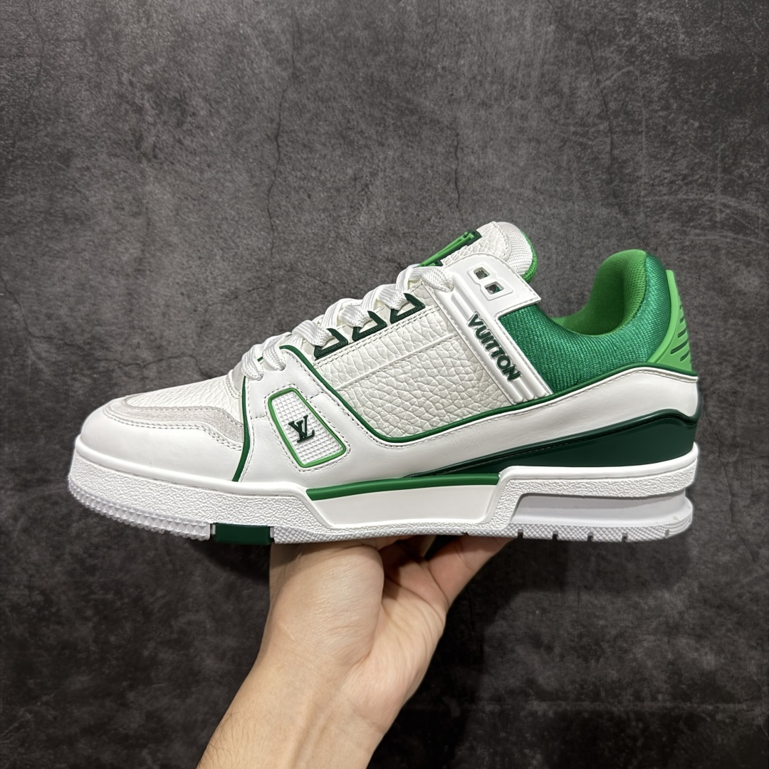 图片[2]-【莞产YS版本】Louis Vuitton Trainer lv时装走秀运动鞋 完美鞋型超高的清洁度 零毛边线头瑕疵 全套原楦原纸版原鞋开模 全网最具灵魂的版型 正确原装黄色鞋盒 正确中底印花 鞋面印花3D高频深度立体 全鞋电脑针车 紧密相连 针距密度一致 环保乳胶注塑鞋垫 厚度脚感还原原版 皮面裁剪部位 统一油边封口工艺 原装橡胶大底含胶量大底组合零偏差 专柜全套包装 防尘袋 说明书 质保卡 男女鞋 尺码： 38 39 40 41 42 43 44 45-选品中心