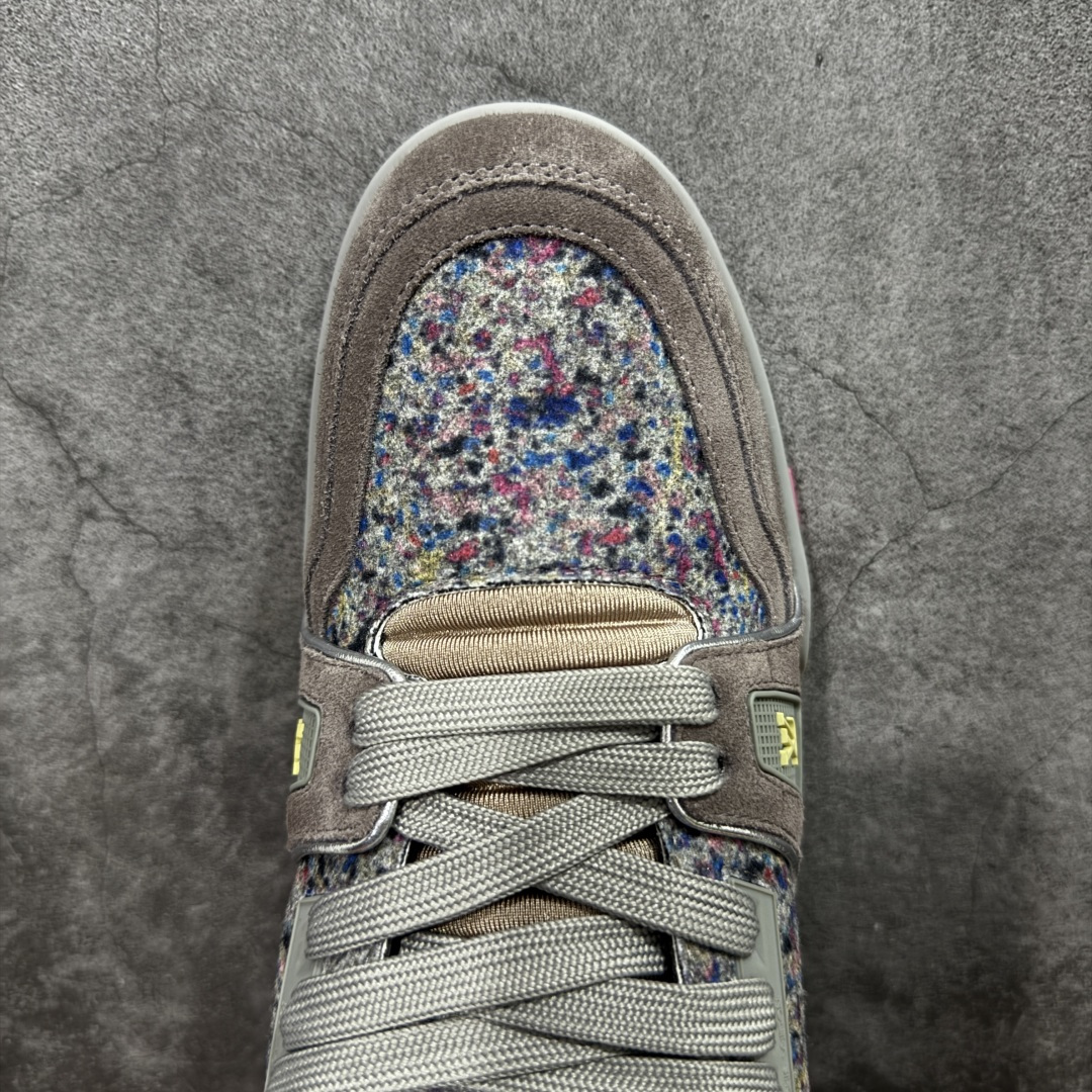 图片[5]-【莞产YS版本】Louis Vuitton Trainer lv时装走秀运动鞋 完美鞋型超高的清洁度 零毛边线头瑕疵 全套原楦原纸版原鞋开模 全网最具灵魂的版型 正确原装黄色鞋盒 正确中底印花 鞋面印花3D高频深度立体 全鞋电脑针车 紧密相连 针距密度一致 环保乳胶注塑鞋垫 厚度脚感还原原版 皮面裁剪部位 统一油边封口工艺 原装橡胶大底含胶量大底组合零偏差 专柜全套包装 防尘袋 说明书 质保卡 男女鞋 尺码： 38 39 40 41 42 43 44 45-选品中心