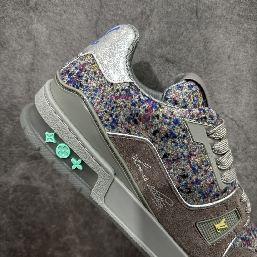 图片[7]-【莞产YS版本】Louis Vuitton Trainer lv时装走秀运动鞋 完美鞋型超高的清洁度 零毛边线头瑕疵 全套原楦原纸版原鞋开模 全网最具灵魂的版型 正确原装黄色鞋盒 正确中底印花 鞋面印花3D高频深度立体 全鞋电脑针车 紧密相连 针距密度一致 环保乳胶注塑鞋垫 厚度脚感还原原版 皮面裁剪部位 统一油边封口工艺 原装橡胶大底含胶量大底组合零偏差 专柜全套包装 防尘袋 说明书 质保卡 男女鞋 尺码： 38 39 40 41 42 43 44 45-选品中心