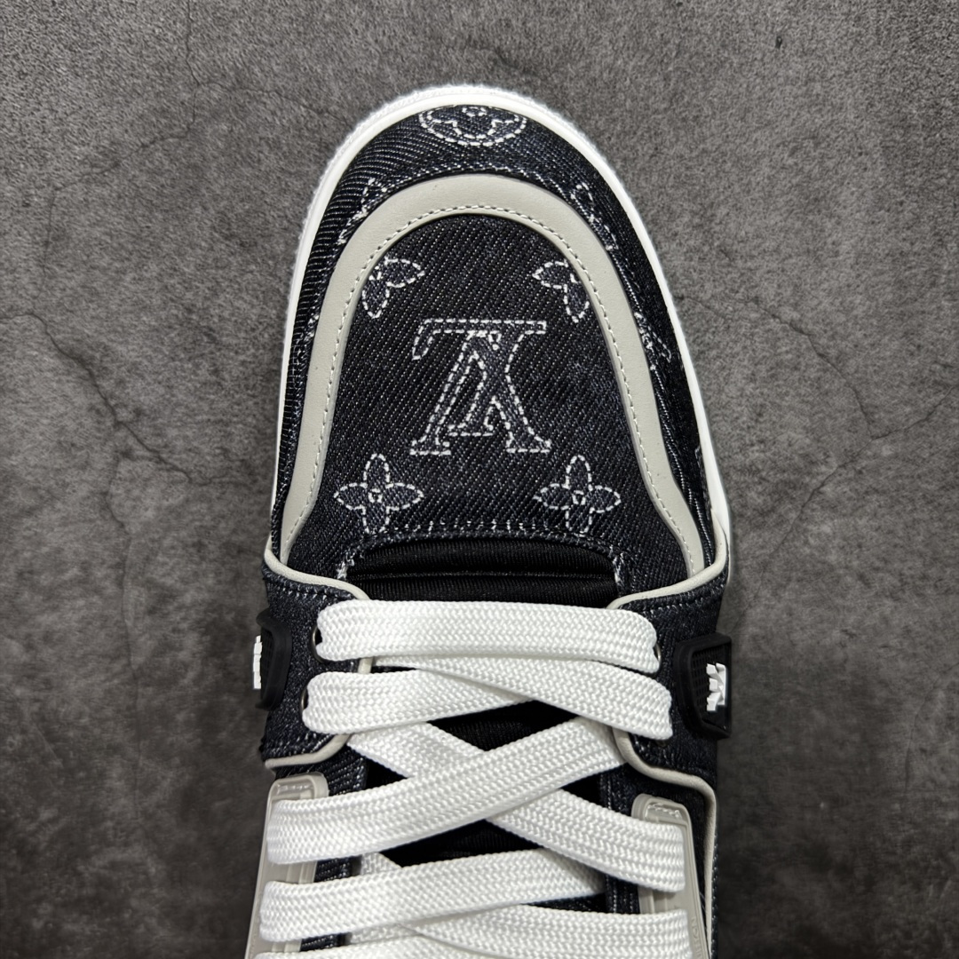 图片[5]-【莞产YS版本】Louis Vuitton Trainer lv时装走秀运动鞋 完美鞋型超高的清洁度 零毛边线头瑕疵 全套原楦原纸版原鞋开模 全网最具灵魂的版型 正确原装黄色鞋盒 正确中底印花 鞋面印花3D高频深度立体 全鞋电脑针车 紧密相连 针距密度一致 环保乳胶注塑鞋垫 厚度脚感还原原版 皮面裁剪部位 统一油边封口工艺 原装橡胶大底含胶量大底组合零偏差 专柜全套包装 防尘袋 说明书 质保卡 男女鞋 尺码： 38 39 40 41 42 43 44 45-选品中心