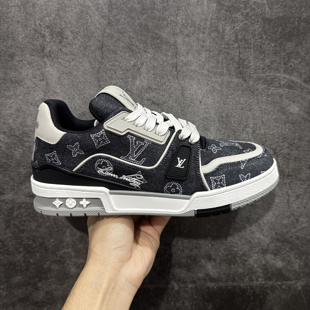 【莞产YS版本】Louis Vuitton Trainer lv时装走秀运动鞋 完美鞋型超高的清洁度 零毛边线头瑕疵 全套原楦原纸版原鞋开模 全网最具灵魂的版型 正确原装黄色鞋盒 正确中底印花 鞋面印花3D高频深度立体 全鞋电脑针车 紧密相连 针距密度一致 环保乳胶注塑鞋垫 厚度脚感还原原版 皮面裁剪部位 统一油边封口工艺 原装橡胶大底含胶量大底组合零偏差 专柜全套包装 防尘袋 说明书 质保卡 男女鞋 尺码： 38 39 40 41 42 43 44 45-选品中心