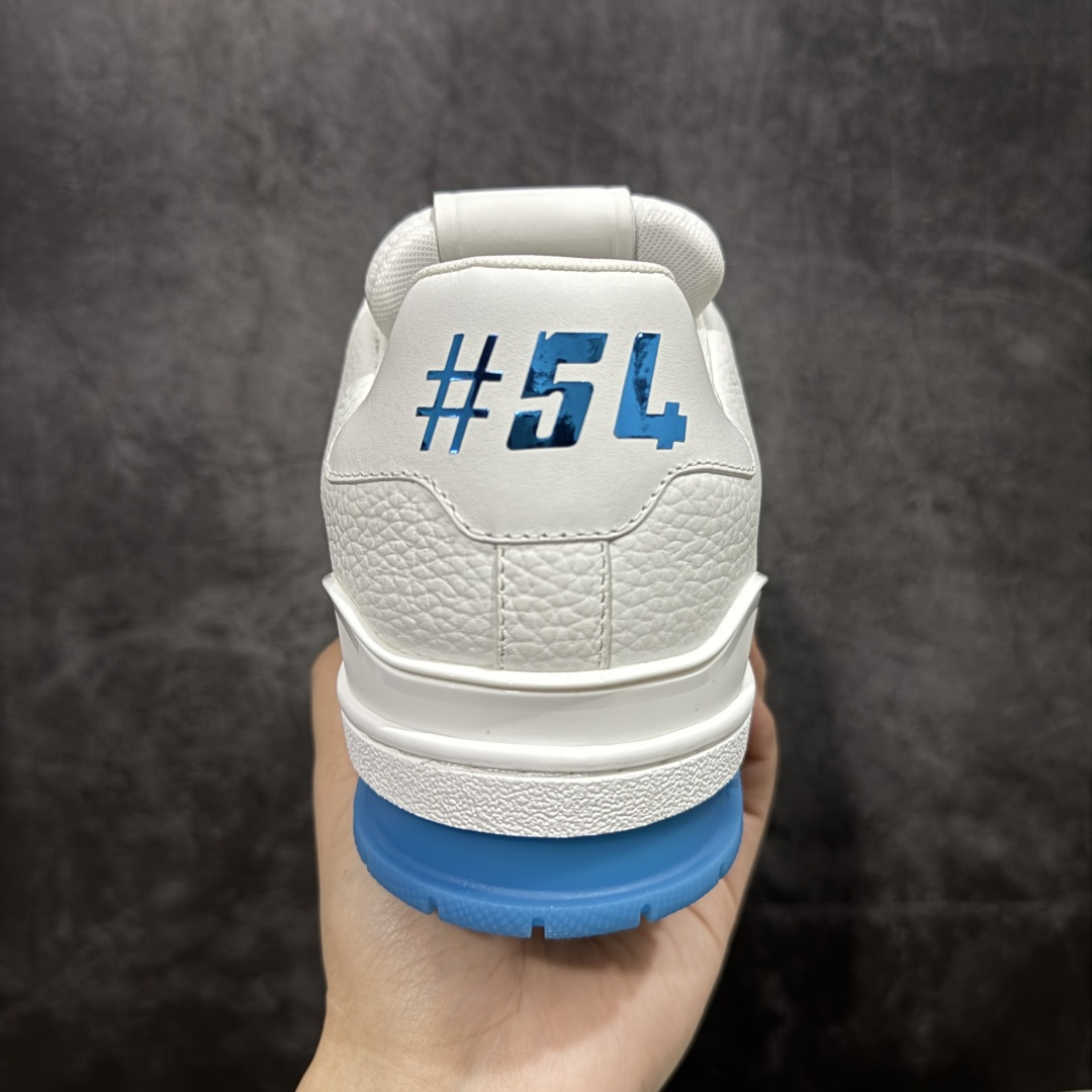 图片[4]-【专柜版/海淘代购版】 现货当天可取 LV Trainer系列高奢运动鞋 铆钉白绿 新款芯片顶级 潮人必备单品 同步ZP官网空胶工艺 鞋舌、挂饰均镶嵌NFC芯片感应装置 正确胶片断点式设计 中底正确还原原版油印字母比例 1：1原楦格板、楦头、刀磨全新升级！ 独家订制顶级压纹麂皮 原版开模TPU大底 质感原版一致 垫脚聚米微料加透气英伦网布 披靡市场任何版本！细节完美呈现！ 代购指定版本 全新升级最新双盒包装 扫码秒进官网！ 全套包装配件同比原版 尺码： 38-46-选品中心