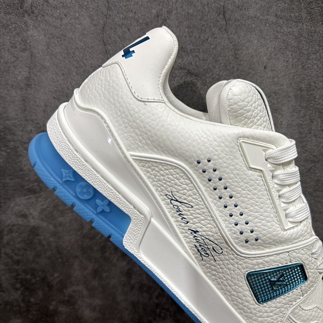 图片[7]-【专柜版/海淘代购版】 现货当天可取 LV Trainer系列高奢运动鞋 铆钉白绿 新款芯片顶级 潮人必备单品 同步ZP官网空胶工艺 鞋舌、挂饰均镶嵌NFC芯片感应装置 正确胶片断点式设计 中底正确还原原版油印字母比例 1：1原楦格板、楦头、刀磨全新升级！ 独家订制顶级压纹麂皮 原版开模TPU大底 质感原版一致 垫脚聚米微料加透气英伦网布 披靡市场任何版本！细节完美呈现！ 代购指定版本 全新升级最新双盒包装 扫码秒进官网！ 全套包装配件同比原版 尺码： 38-46-选品中心