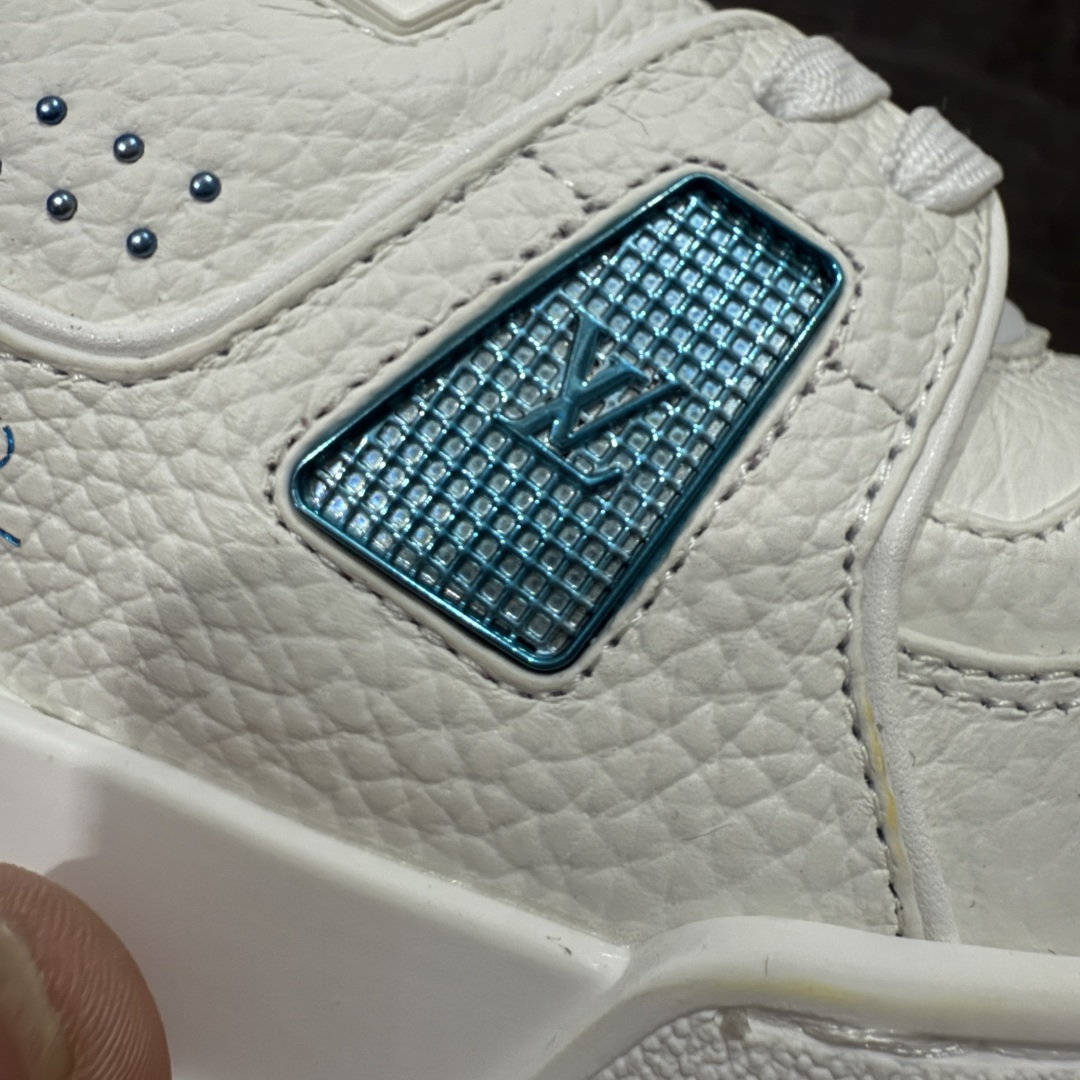 图片[4]-【专柜版/海淘代购版】 现货当天可取 LV Trainer系列高奢运动鞋 铆钉白绿 新款芯片顶级 潮人必备单品 同步ZP官网空胶工艺 鞋舌、挂饰均镶嵌NFC芯片感应装置 正确胶片断点式设计 中底正确还原原版油印字母比例 1：1原楦格板、楦头、刀磨全新升级！ 独家订制顶级压纹麂皮 原版开模TPU大底 质感原版一致 垫脚聚米微料加透气英伦网布 披靡市场任何版本！细节完美呈现！ 代购指定版本 全新升级最新双盒包装 扫码秒进官网！ 全套包装配件同比原版 尺码： 38-46-选品中心