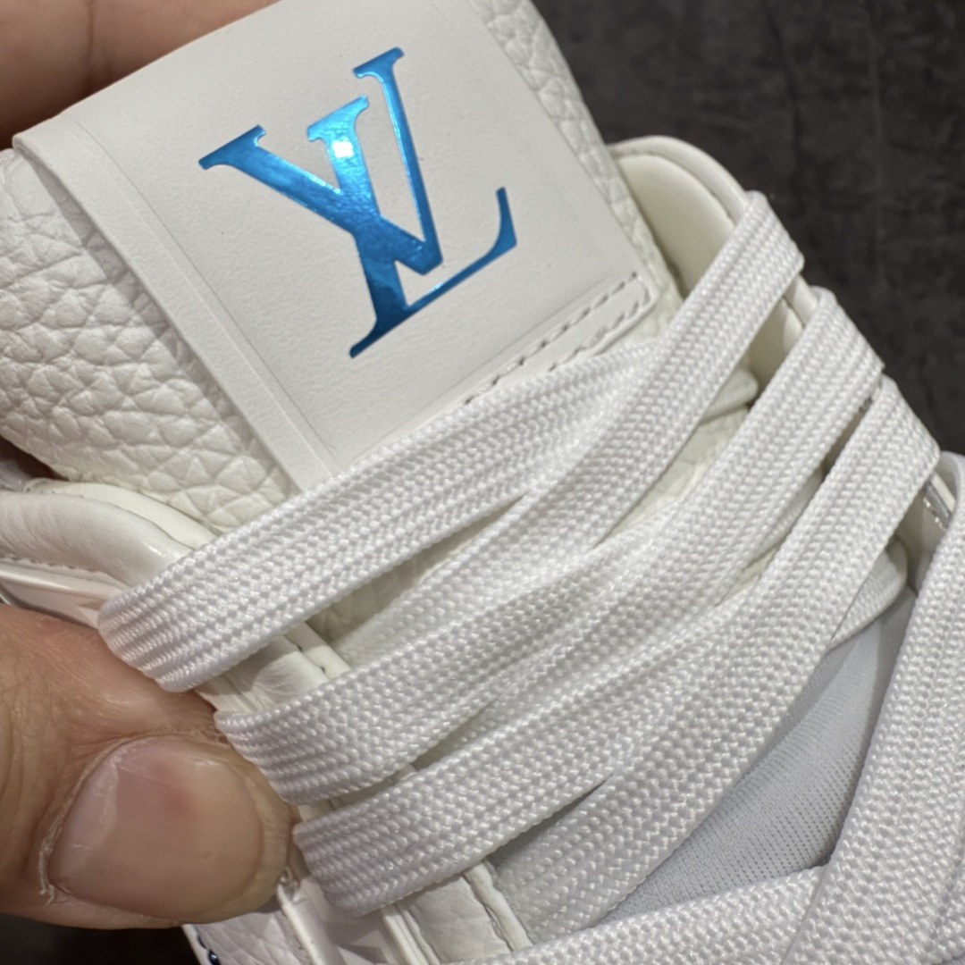 图片[6]-【专柜版/海淘代购版】 现货当天可取 LV Trainer系列高奢运动鞋 铆钉白绿 新款芯片顶级 潮人必备单品 同步ZP官网空胶工艺 鞋舌、挂饰均镶嵌NFC芯片感应装置 正确胶片断点式设计 中底正确还原原版油印字母比例 1：1原楦格板、楦头、刀磨全新升级！ 独家订制顶级压纹麂皮 原版开模TPU大底 质感原版一致 垫脚聚米微料加透气英伦网布 披靡市场任何版本！细节完美呈现！ 代购指定版本 全新升级最新双盒包装 扫码秒进官网！ 全套包装配件同比原版 尺码： 38-46-选品中心