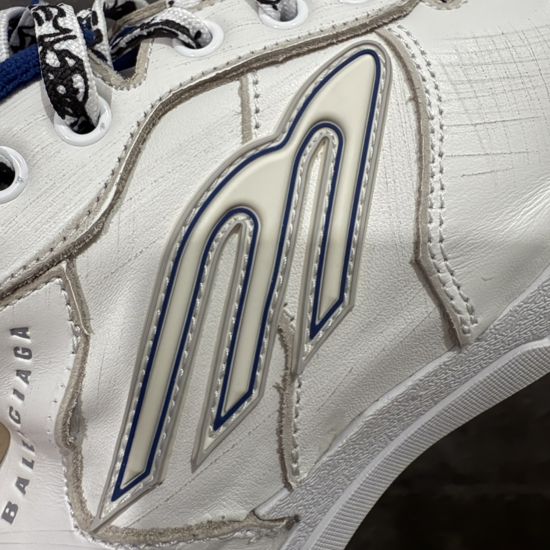 图片[4]-【纯原PK版】Balenciag 巴黎世家18代 最新Hamptons系列 情侣款 破损 做旧 休闲 运动鞋 顶级大厂出品 天花板品质 品质细节比工厂版本都要好很多 自行对比 原版购入开发做货 ▪️面料： 原版定制进口头层牛皮 ▪️内里：进口透气毛巾绒里 ▪️鞋底：原版开模防滑橡胶材质 ▪️底厚：3CM ▪️尺码： 35-46-选品中心