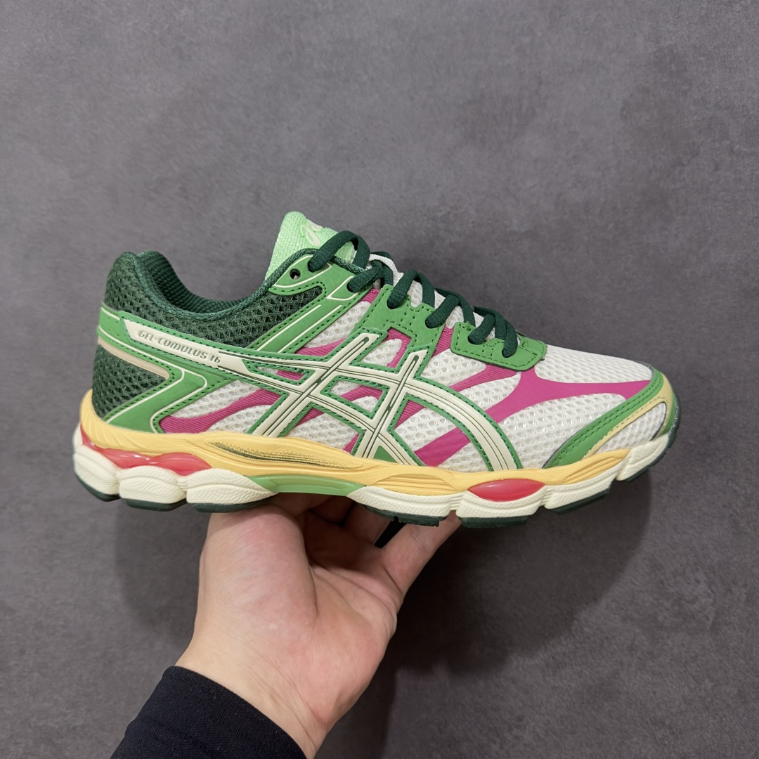 【公司级】Asics Gel-Cumulus 16 白绿粉 亚瑟士复古时尚缓震运动跑步鞋 鞋面采用无缝线工程网眼设计,全面升级的FF BLAST™ PLUS泡棉,更轻、更弹、更耐久。相比前代更轻盈鞋底采用了轻质发泡材料,并在后跟和前掌处采用了亚瑟士核心科技GEL缓震胶,赋予鞋款强大的缓冲性能,提供了更柔软舒适的穿着体验。AHAR® PLUS超耐磨橡胶大底,延长跑鞋使用寿命。 货号:1203A763-100 尺码:36 37 37.5 38 39 39.5 40 40.5 41.5 42 42.5 43.5 44 45 编码:AMB260270-选品中心