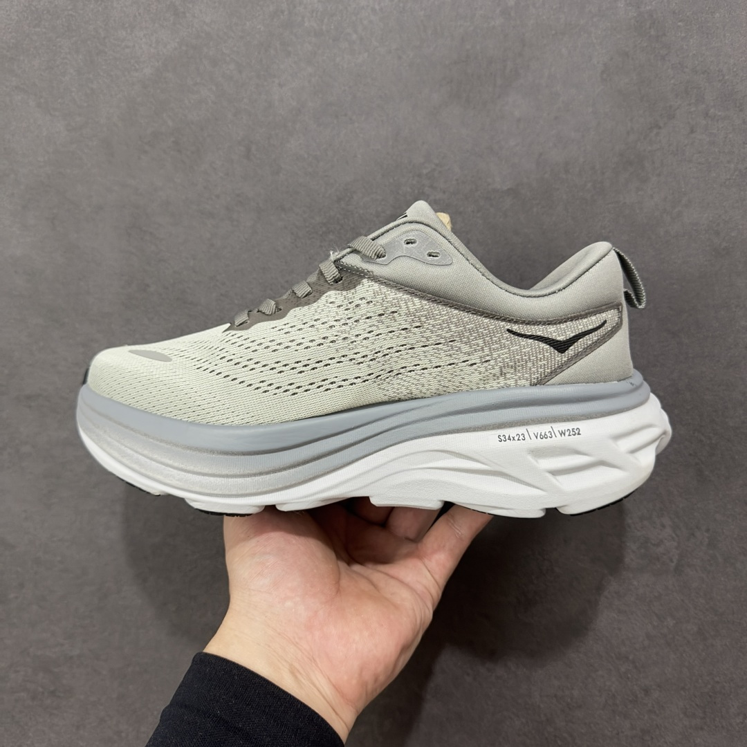 图片[2]-【YH版本】Bondi邦代8是HOKA ONE ONE的顶级缓震跑鞋，超宽超厚的中底，缓震极限很高，稳定性和舒适度也超好，适合大体重和初跑入门人群进行日常有氧慢跑，日常通勤和休闲走路都适合。 \\t 中底采用33mm厚的全新超轻缓震泡棉，是HOKA路跑系列的缓震担当，兼顾轻量与缓震，脚感软弹舒适，具备良好的回弹性。搭载了速度型滚动平衡技术，让步伐更顺畅，给予跑者向前运动的推进感。 \\t 嵌入式鞋床将双足安全固定于中底，提升落地时的稳定性，为脚后跟带来有力支撑。鞋面采用轻盈柔软的工程网纱材质，透气又环保，包裹性佳。大底采用大面积橡胶贴片，具备更好的耐磨性和防滑性。 \\t 尺码36 36.5 37.5 38 38.5 39 40 40.5 41 42 42.5 43 44 44.5 45 46 47-选品中心