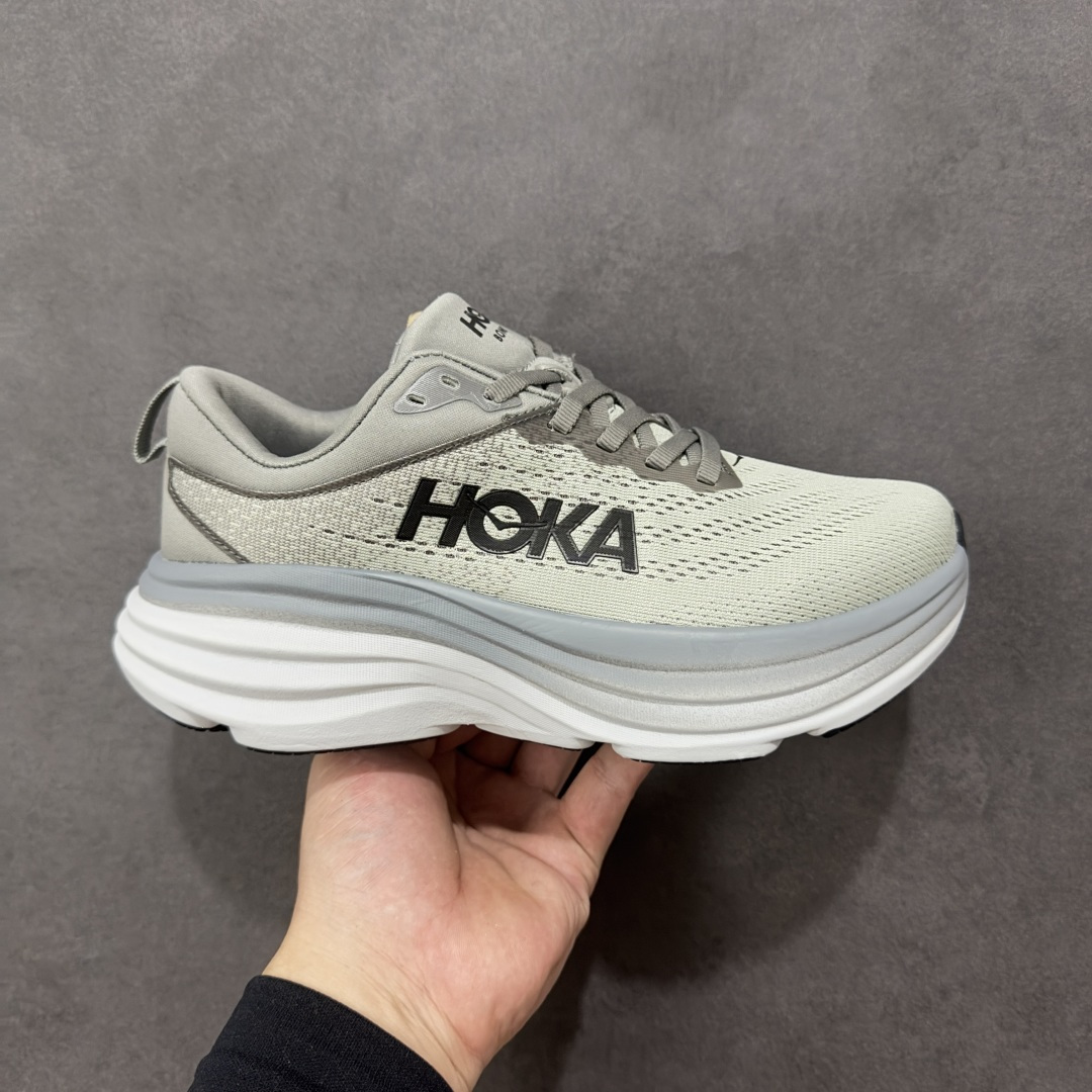 【YH版本】Bondi邦代8是HOKA ONE ONE的顶级缓震跑鞋,超宽超厚的中底,缓震极限很高,稳定性和舒适度也超好,适合大体重和初跑入门人群进行日常有氧慢跑,日常通勤和休闲走路都适合。 \\t 中底采用33mm厚的全新超轻缓震泡棉,是HOKA路跑系列的缓震担当,兼顾轻量与缓震,脚感软弹舒适,具备良好的回弹性。搭载了速度型滚动平衡技术,让步伐更顺畅,给予跑者向前运动的推进感。 \\t 嵌入式鞋床将双足安全固定于中底,提升落地时的稳定性,为脚后跟带来有力支撑。鞋面采用轻盈柔软的工程网纱材质,透气又环保,包裹性佳。大底采用大面积橡胶贴片,具备更好的耐磨性和防滑性。 \\t 尺码36 36.5 37.5 38 38.5 39 40 40.5 41 42 42.5 43 44 44.5 45 46 47-选品中心