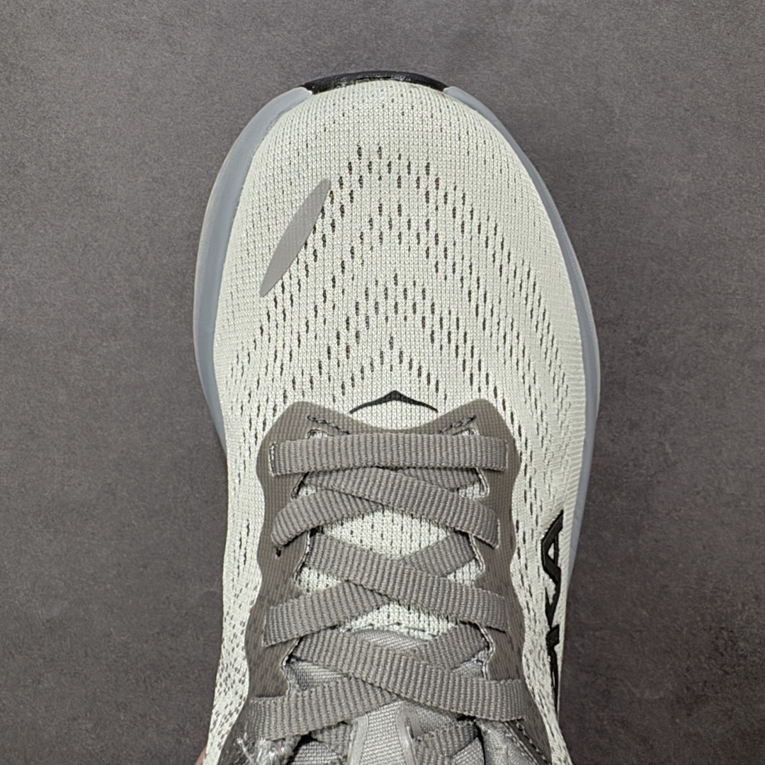 图片[8]-【YH版本】Bondi邦代8是HOKA ONE ONE的顶级缓震跑鞋，超宽超厚的中底，缓震极限很高，稳定性和舒适度也超好，适合大体重和初跑入门人群进行日常有氧慢跑，日常通勤和休闲走路都适合。 \\t 中底采用33mm厚的全新超轻缓震泡棉，是HOKA路跑系列的缓震担当，兼顾轻量与缓震，脚感软弹舒适，具备良好的回弹性。搭载了速度型滚动平衡技术，让步伐更顺畅，给予跑者向前运动的推进感。 \\t 嵌入式鞋床将双足安全固定于中底，提升落地时的稳定性，为脚后跟带来有力支撑。鞋面采用轻盈柔软的工程网纱材质，透气又环保，包裹性佳。大底采用大面积橡胶贴片，具备更好的耐磨性和防滑性。 \\t 尺码36 36.5 37.5 38 38.5 39 40 40.5 41 42 42.5 43 44 44.5 45 46 47-选品中心