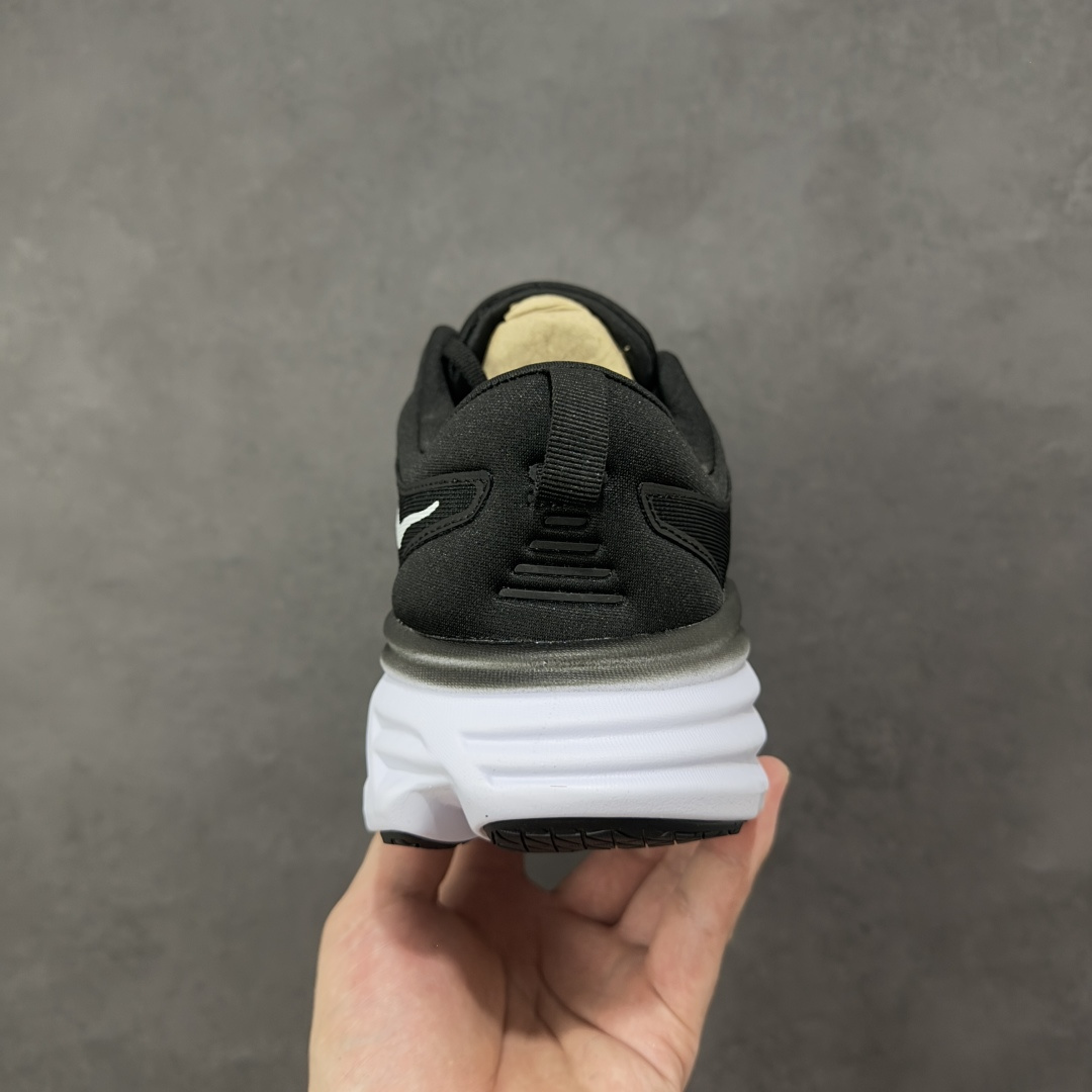 图片[4]-【YH版本】Bondi邦代8是HOKA ONE ONE的顶级缓震跑鞋，超宽超厚的中底，缓震极限很高，稳定性和舒适度也超好，适合大体重和初跑入门人群进行日常有氧慢跑，日常通勤和休闲走路都适合。 \\t 中底采用33mm厚的全新超轻缓震泡棉，是HOKA路跑系列的缓震担当，兼顾轻量与缓震，脚感软弹舒适，具备良好的回弹性。搭载了速度型滚动平衡技术，让步伐更顺畅，给予跑者向前运动的推进感。 \\t 嵌入式鞋床将双足安全固定于中底，提升落地时的稳定性，为脚后跟带来有力支撑。鞋面采用轻盈柔软的工程网纱材质，透气又环保，包裹性佳。大底采用大面积橡胶贴片，具备更好的耐磨性和防滑性。 \\t 尺码36 36.5 37.5 38 38.5 39 40 40.5 41 42 42.5 43 44 44.5 45 46 47-选品中心