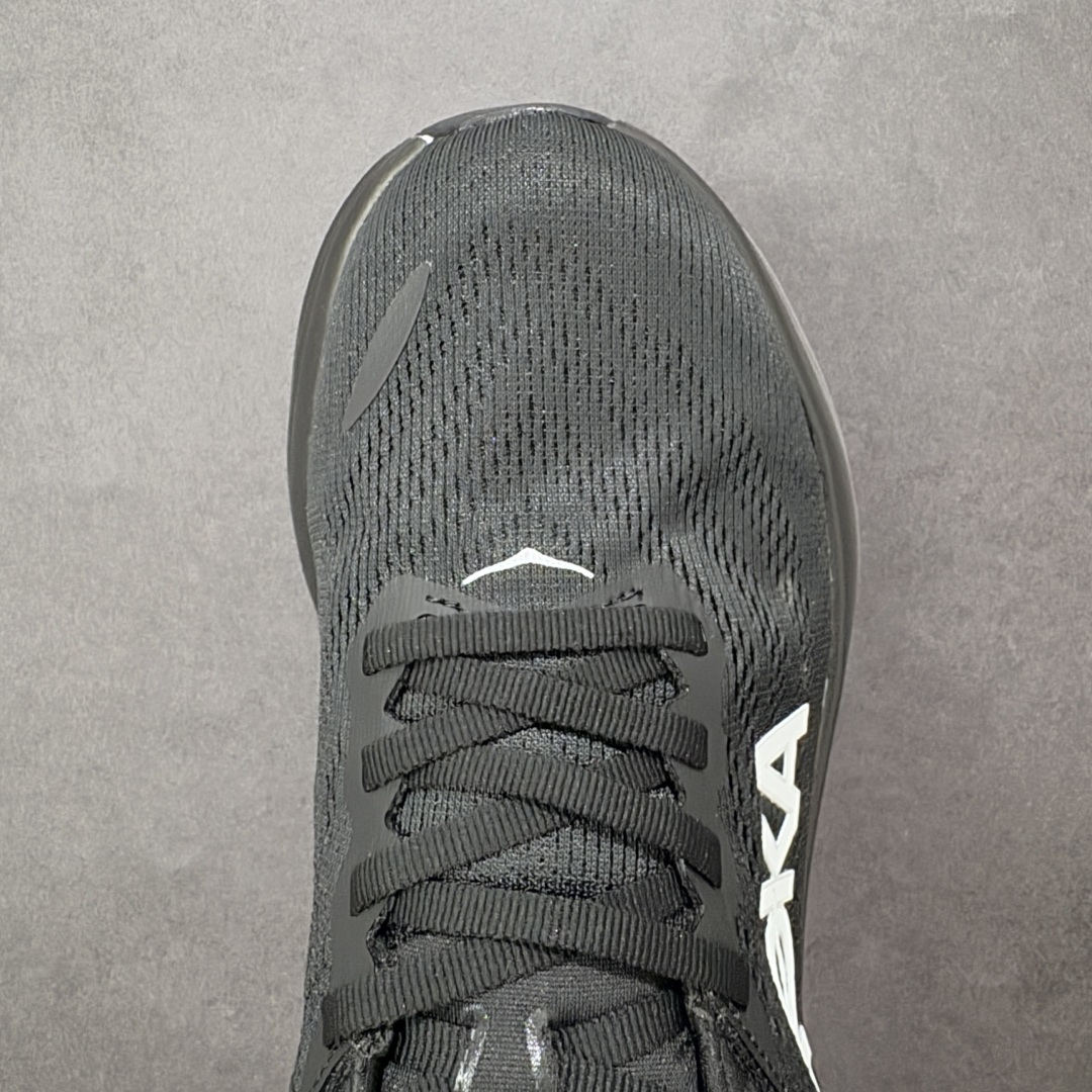 图片[8]-【YH版本】Bondi邦代8是HOKA ONE ONE的顶级缓震跑鞋，超宽超厚的中底，缓震极限很高，稳定性和舒适度也超好，适合大体重和初跑入门人群进行日常有氧慢跑，日常通勤和休闲走路都适合。 \\t 中底采用33mm厚的全新超轻缓震泡棉，是HOKA路跑系列的缓震担当，兼顾轻量与缓震，脚感软弹舒适，具备良好的回弹性。搭载了速度型滚动平衡技术，让步伐更顺畅，给予跑者向前运动的推进感。 \\t 嵌入式鞋床将双足安全固定于中底，提升落地时的稳定性，为脚后跟带来有力支撑。鞋面采用轻盈柔软的工程网纱材质，透气又环保，包裹性佳。大底采用大面积橡胶贴片，具备更好的耐磨性和防滑性。 \\t 尺码36 36.5 37.5 38 38.5 39 40 40.5 41 42 42.5 43 44 44.5 45 46 47-选品中心