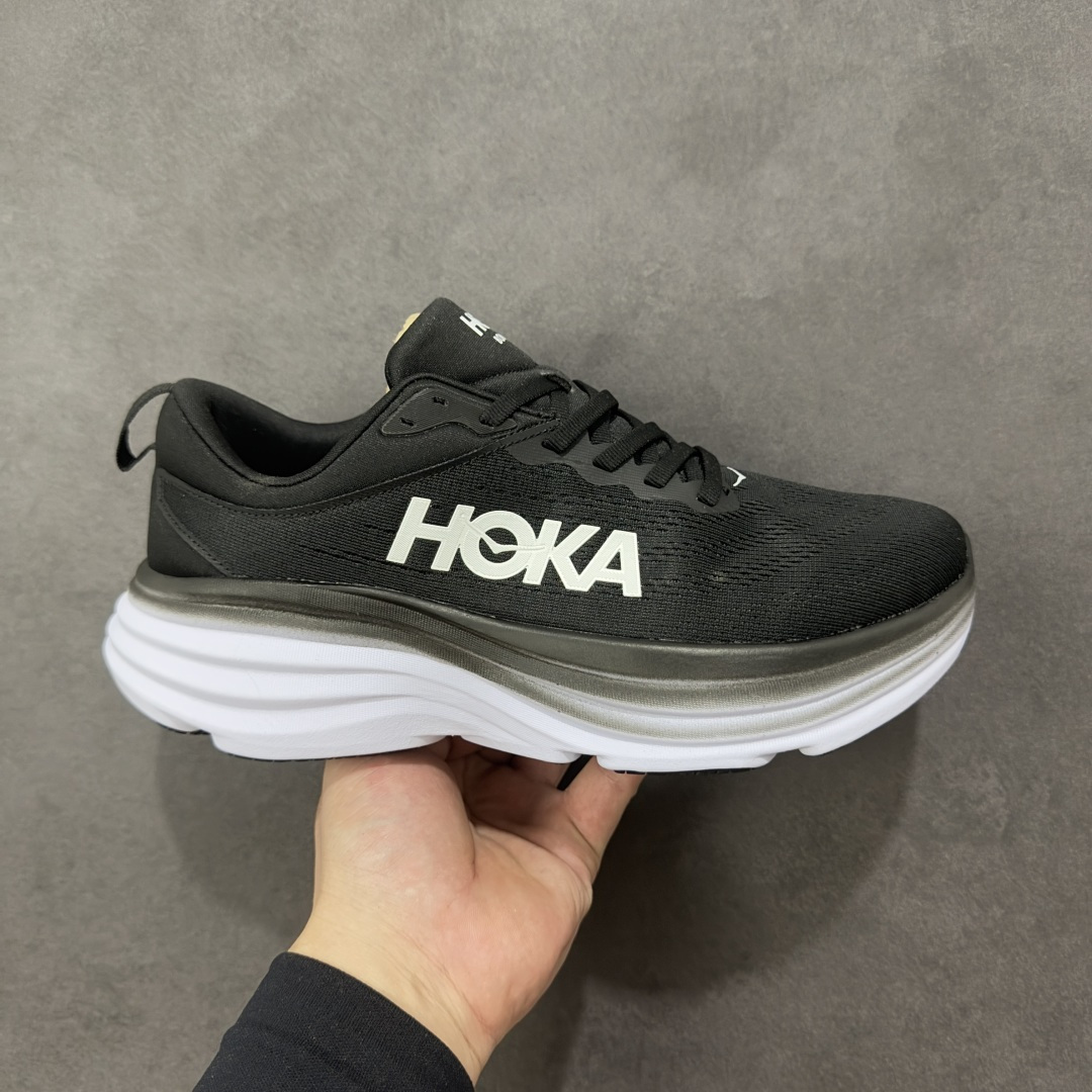 【YH版本】Bondi邦代8是HOKA ONE ONE的顶级缓震跑鞋,超宽超厚的中底,缓震极限很高,稳定性和舒适度也超好,适合大体重和初跑入门人群进行日常有氧慢跑,日常通勤和休闲走路都适合。 \\t 中底采用33mm厚的全新超轻缓震泡棉,是HOKA路跑系列的缓震担当,兼顾轻量与缓震,脚感软弹舒适,具备良好的回弹性。搭载了速度型滚动平衡技术,让步伐更顺畅,给予跑者向前运动的推进感。 \\t 嵌入式鞋床将双足安全固定于中底,提升落地时的稳定性,为脚后跟带来有力支撑。鞋面采用轻盈柔软的工程网纱材质,透气又环保,包裹性佳。大底采用大面积橡胶贴片,具备更好的耐磨性和防滑性。 \\t 尺码36 36.5 37.5 38 38.5 39 40 40.5 41 42 42.5 43 44 44.5 45 46 47-选品中心