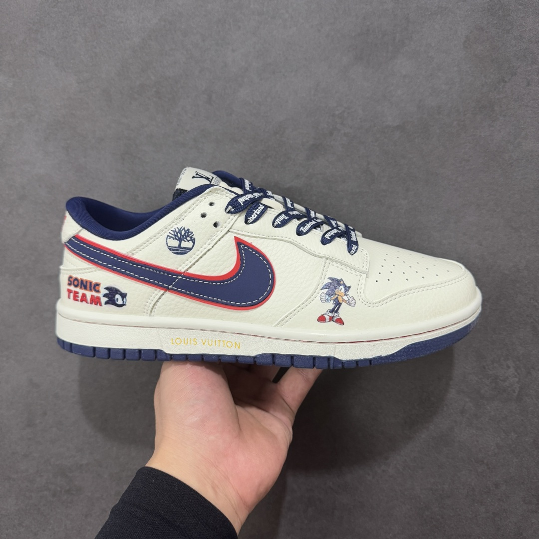 【定制版】Nike SB Dunk Low“LV 索尼克 三方联名——奶白绛蓝” 高端定制 低帮休闲板鞋 定制鞋盒 大厂纯原品质出货 超高清洁度 皮料切割干净无任何毛边 细节完美 货号:NH0601-479 尺码: 36 36.5 37.5 38 38.5 39 40 40.5 41 42 42.5 43 44 44.5 45-选品中心