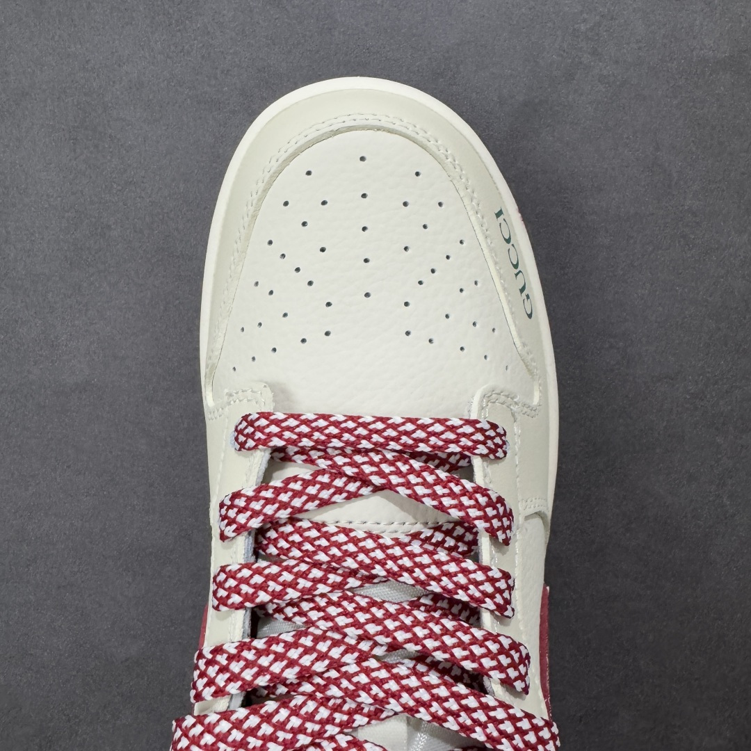 图片[8]-【定制版】Nike SB Dunk Low“古驰联名——米白酒红底” 周年高端定制 低帮休闲板鞋 定制鞋盒 大厂纯原品质出货 超高清洁度 皮料切割干净无任何毛边 细节完美 货号：SR8888-013 尺码： 36 36.5 37.5 38 38.5 39 40 40.5 41 42 42.5 43 44 44.5 45-选品中心