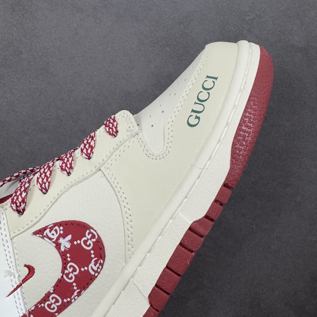 图片[5]-【定制版】Nike SB Dunk Low“古驰联名——米白酒红底” 周年高端定制 低帮休闲板鞋 定制鞋盒 大厂纯原品质出货 超高清洁度 皮料切割干净无任何毛边 细节完美 货号：SR8888-013 尺码： 36 36.5 37.5 38 38.5 39 40 40.5 41 42 42.5 43 44 44.5 45-选品中心