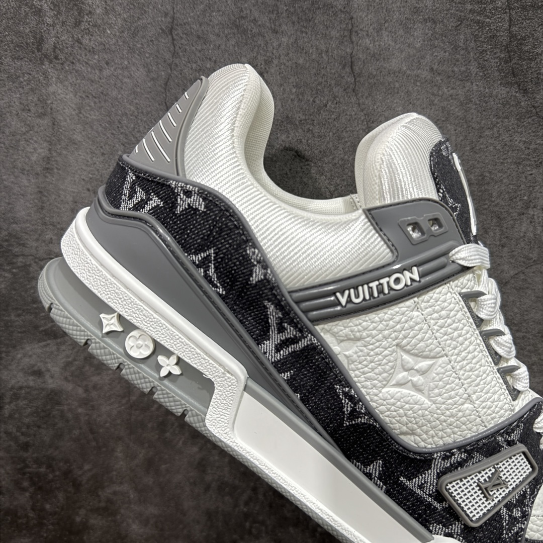 图片[7]-【天花板/Goat版】 市场最强版 没有之一的存在💪🏻 Louis Vuitton LV Trainer 系列全新版上架 手里有正品的可以对比下🆚懂货的看细节‼️ 此版品质是市场从未达到的新高度！ 整体版型 皮料 牛仔布的色差 压花纹路清晰度 后跟版型等等 都可以自行对比[机智]吊打市场所有货，怒甩十条街的那种，直接来正品对比图🆚，欢迎拿市场各大工厂的货来对比！ 尺码：35-45码-选品中心