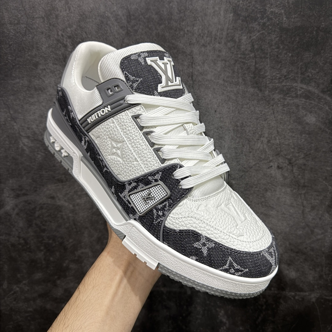 图片[3]-【天花板/Goat版】 市场最强版 没有之一的存在💪🏻 Louis Vuitton LV Trainer 系列全新版上架 手里有正品的可以对比下🆚懂货的看细节‼️ 此版品质是市场从未达到的新高度！ 整体版型 皮料 牛仔布的色差 压花纹路清晰度 后跟版型等等 都可以自行对比[机智]吊打市场所有货，怒甩十条街的那种，直接来正品对比图🆚，欢迎拿市场各大工厂的货来对比！ 尺码：35-45码-选品中心