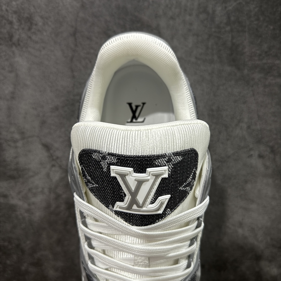 图片[8]-【天花板/Goat版】 市场最强版 没有之一的存在💪🏻 Louis Vuitton LV Trainer 系列全新版上架 手里有正品的可以对比下🆚懂货的看细节‼️ 此版品质是市场从未达到的新高度！ 整体版型 皮料 牛仔布的色差 压花纹路清晰度 后跟版型等等 都可以自行对比[机智]吊打市场所有货，怒甩十条街的那种，直接来正品对比图🆚，欢迎拿市场各大工厂的货来对比！ 尺码：35-45码-选品中心