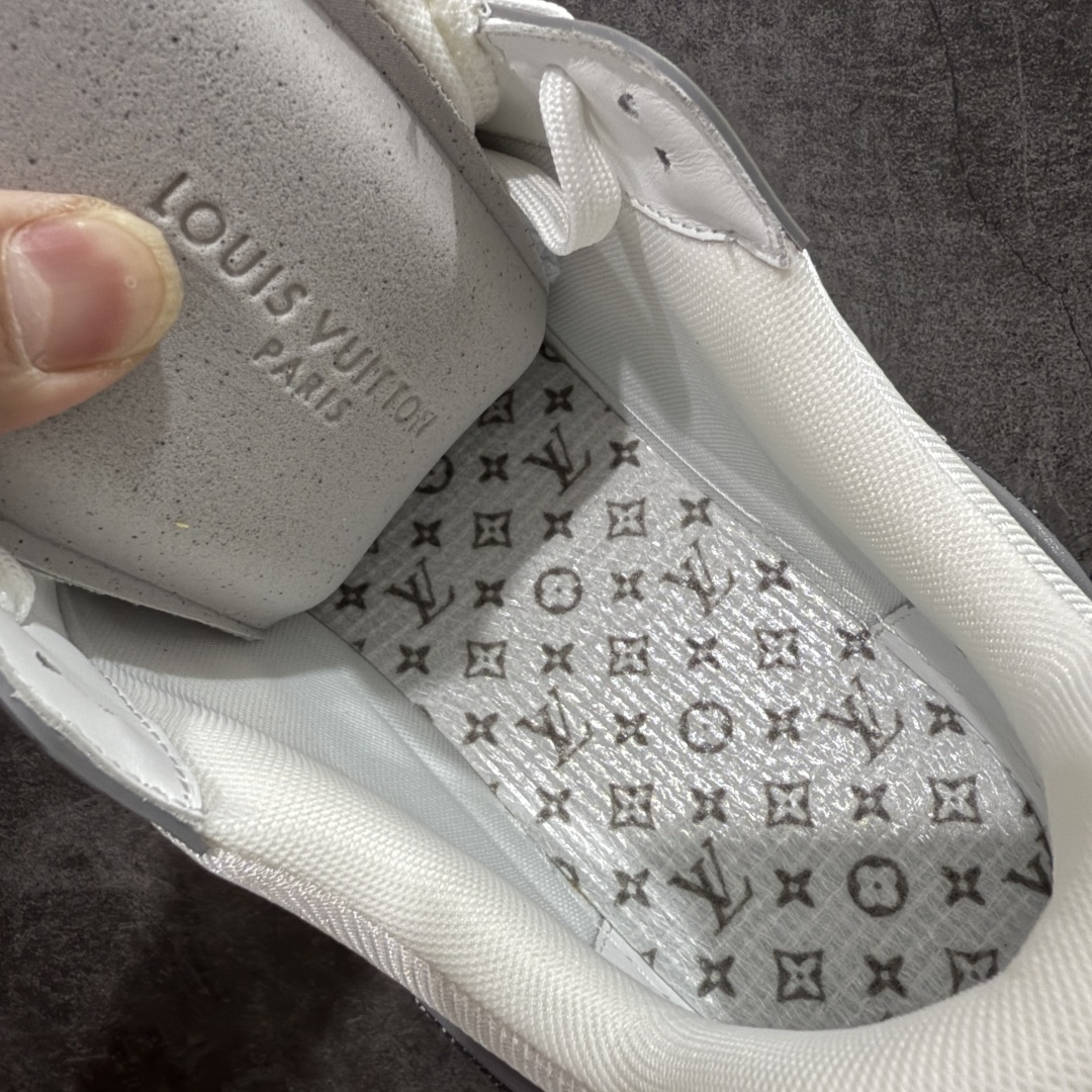 图片[8]-【天花板/Goat版】 市场最强版 没有之一的存在💪🏻 Louis Vuitton LV Trainer 系列全新版上架 手里有正品的可以对比下🆚懂货的看细节‼️ 此版品质是市场从未达到的新高度！ 整体版型 皮料 牛仔布的色差 压花纹路清晰度 后跟版型等等 都可以自行对比[机智]吊打市场所有货，怒甩十条街的那种，直接来正品对比图🆚，欢迎拿市场各大工厂的货来对比！ 尺码：35-45码-选品中心