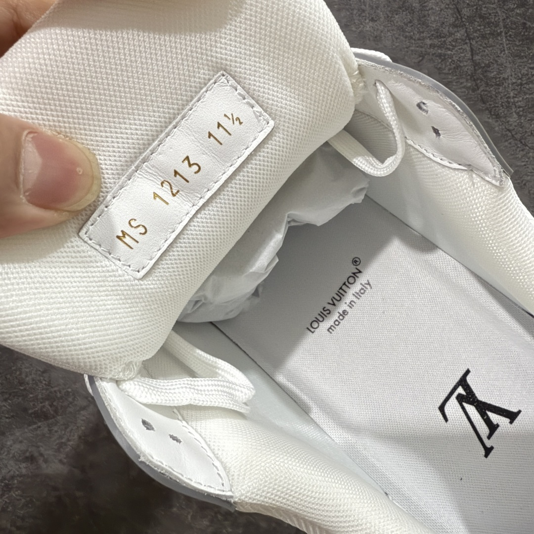 图片[6]-【天花板/Goat版】 市场最强版 没有之一的存在💪🏻 Louis Vuitton LV Trainer 系列全新版上架 手里有正品的可以对比下🆚懂货的看细节‼️ 此版品质是市场从未达到的新高度！ 整体版型 皮料 牛仔布的色差 压花纹路清晰度 后跟版型等等 都可以自行对比[机智]吊打市场所有货，怒甩十条街的那种，直接来正品对比图🆚，欢迎拿市场各大工厂的货来对比！ 尺码：35-45码-选品中心