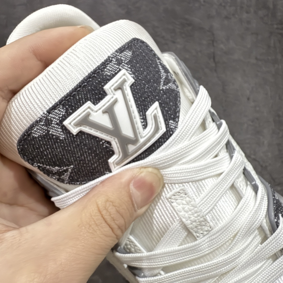 图片[5]-【天花板/Goat版】 市场最强版 没有之一的存在💪🏻 Louis Vuitton LV Trainer 系列全新版上架 手里有正品的可以对比下🆚懂货的看细节‼️ 此版品质是市场从未达到的新高度！ 整体版型 皮料 牛仔布的色差 压花纹路清晰度 后跟版型等等 都可以自行对比[机智]吊打市场所有货，怒甩十条街的那种，直接来正品对比图🆚，欢迎拿市场各大工厂的货来对比！ 尺码：35-45码-选品中心