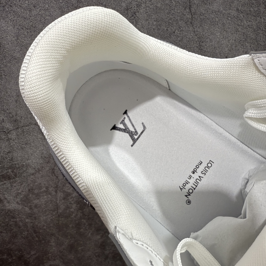 图片[7]-【天花板/Goat版】 市场最强版 没有之一的存在💪🏻 Louis Vuitton LV Trainer 系列全新版上架 手里有正品的可以对比下🆚懂货的看细节‼️ 此版品质是市场从未达到的新高度！ 整体版型 皮料 牛仔布的色差 压花纹路清晰度 后跟版型等等 都可以自行对比[机智]吊打市场所有货，怒甩十条街的那种，直接来正品对比图🆚，欢迎拿市场各大工厂的货来对比！ 尺码：35-45码-选品中心