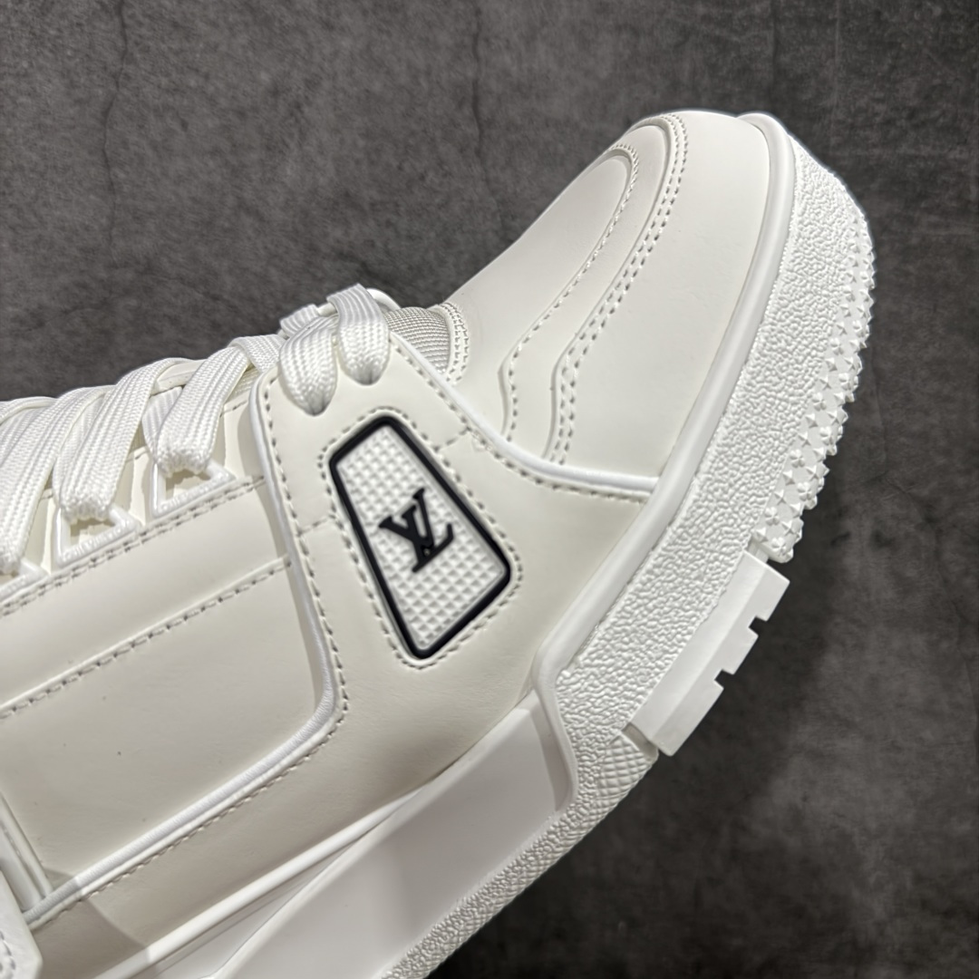 图片[6]-【天花板/Goat版】 市场最强版 没有之一的存在💪🏻 Louis Vuitton LV Trainer 系列全新版上架 手里有正品的可以对比下🆚懂货的看细节‼️ 此版品质是市场从未达到的新高度！ 整体版型 皮料 牛仔布的色差 压花纹路清晰度 后跟版型等等 都可以自行对比[机智]吊打市场所有货，怒甩十条街的那种，直接来正品对比图🆚，欢迎拿市场各大工厂的货来对比！ 尺码：35-45码-选品中心