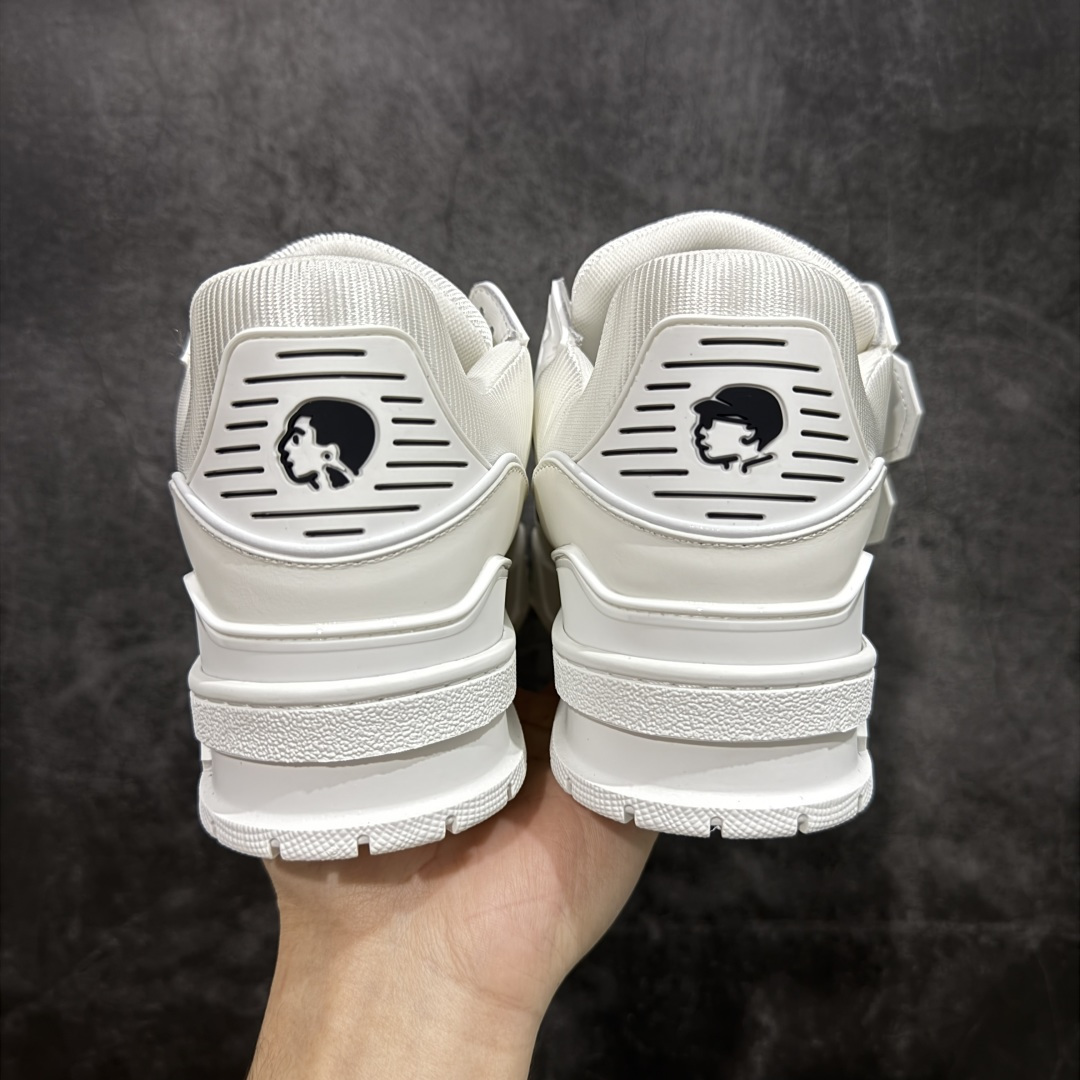 图片[4]-【天花板/Goat版】 市场最强版 没有之一的存在💪🏻 Louis Vuitton LV Trainer 系列全新版上架 手里有正品的可以对比下🆚懂货的看细节‼️ 此版品质是市场从未达到的新高度！ 整体版型 皮料 牛仔布的色差 压花纹路清晰度 后跟版型等等 都可以自行对比[机智]吊打市场所有货，怒甩十条街的那种，直接来正品对比图🆚，欢迎拿市场各大工厂的货来对比！ 尺码：35-45码-选品中心