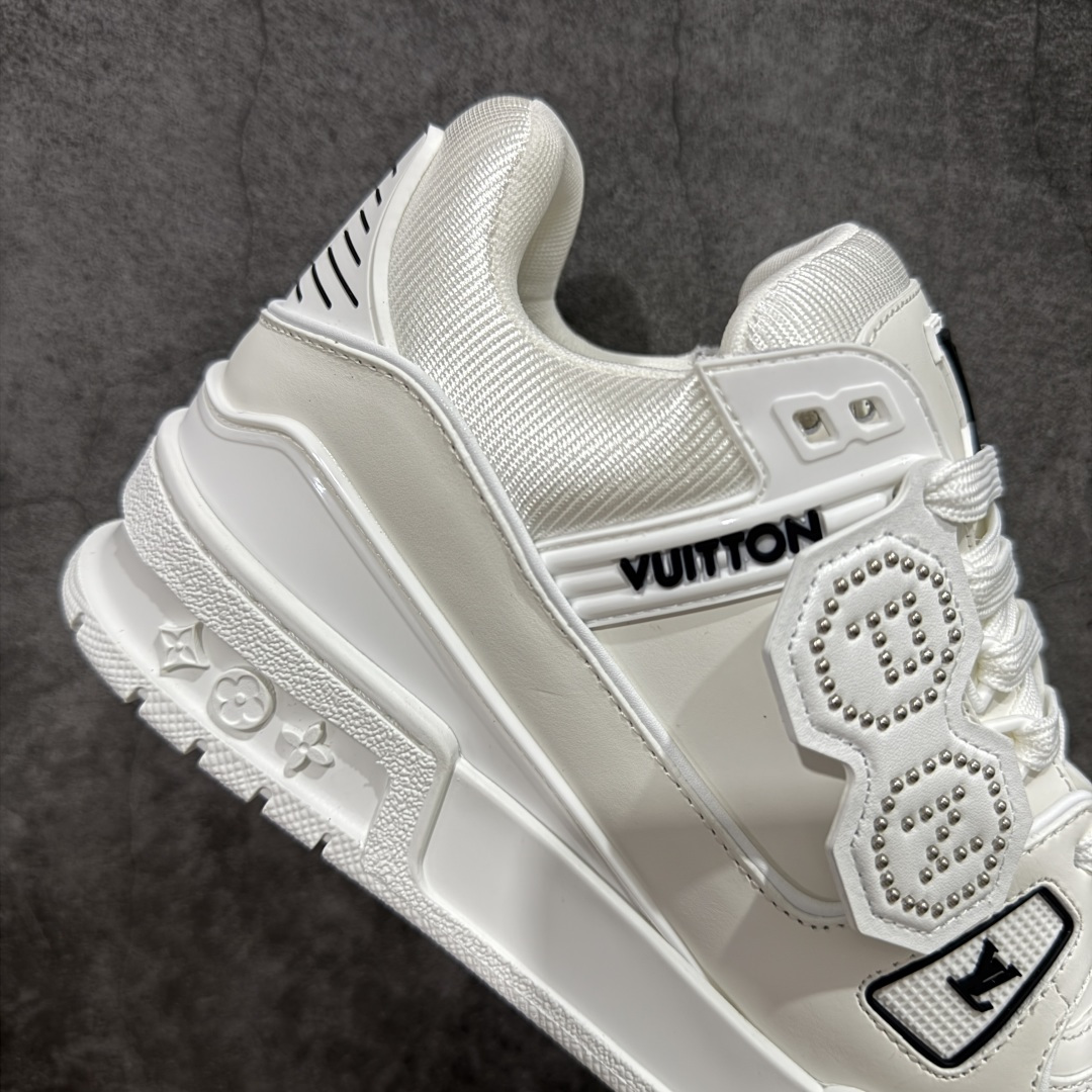 图片[7]-【天花板/Goat版】 市场最强版 没有之一的存在💪🏻 Louis Vuitton LV Trainer 系列全新版上架 手里有正品的可以对比下🆚懂货的看细节‼️ 此版品质是市场从未达到的新高度！ 整体版型 皮料 牛仔布的色差 压花纹路清晰度 后跟版型等等 都可以自行对比[机智]吊打市场所有货，怒甩十条街的那种，直接来正品对比图🆚，欢迎拿市场各大工厂的货来对比！ 尺码：35-45码-选品中心