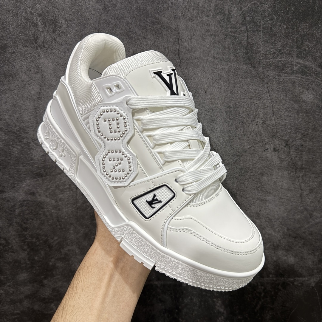 图片[3]-【天花板/Goat版】 市场最强版 没有之一的存在💪🏻 Louis Vuitton LV Trainer 系列全新版上架 手里有正品的可以对比下🆚懂货的看细节‼️ 此版品质是市场从未达到的新高度！ 整体版型 皮料 牛仔布的色差 压花纹路清晰度 后跟版型等等 都可以自行对比[机智]吊打市场所有货，怒甩十条街的那种，直接来正品对比图🆚，欢迎拿市场各大工厂的货来对比！ 尺码：35-45码-选品中心