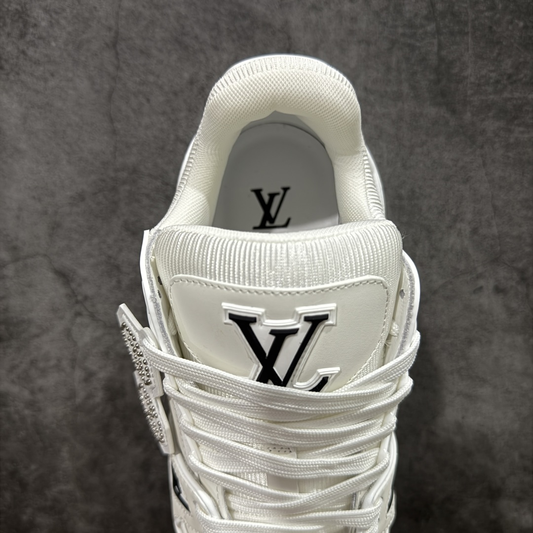 图片[8]-【天花板/Goat版】 市场最强版 没有之一的存在💪🏻 Louis Vuitton LV Trainer 系列全新版上架 手里有正品的可以对比下🆚懂货的看细节‼️ 此版品质是市场从未达到的新高度！ 整体版型 皮料 牛仔布的色差 压花纹路清晰度 后跟版型等等 都可以自行对比[机智]吊打市场所有货，怒甩十条街的那种，直接来正品对比图🆚，欢迎拿市场各大工厂的货来对比！ 尺码：35-45码-选品中心