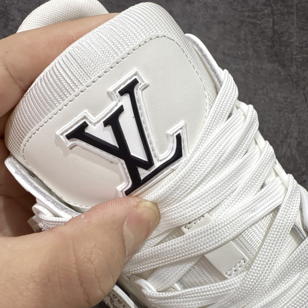 图片[6]-【天花板/Goat版】 市场最强版 没有之一的存在💪🏻 Louis Vuitton LV Trainer 系列全新版上架 手里有正品的可以对比下🆚懂货的看细节‼️ 此版品质是市场从未达到的新高度！ 整体版型 皮料 牛仔布的色差 压花纹路清晰度 后跟版型等等 都可以自行对比[机智]吊打市场所有货，怒甩十条街的那种，直接来正品对比图🆚，欢迎拿市场各大工厂的货来对比！ 尺码：35-45码-选品中心