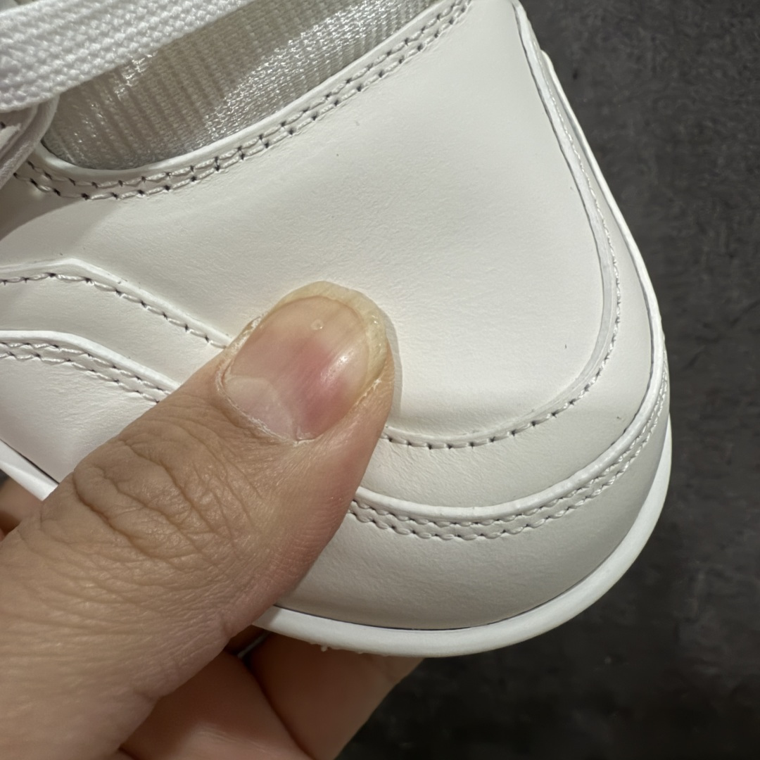 图片[5]-【天花板/Goat版】 市场最强版 没有之一的存在💪🏻 Louis Vuitton LV Trainer 系列全新版上架 手里有正品的可以对比下🆚懂货的看细节‼️ 此版品质是市场从未达到的新高度！ 整体版型 皮料 牛仔布的色差 压花纹路清晰度 后跟版型等等 都可以自行对比[机智]吊打市场所有货，怒甩十条街的那种，直接来正品对比图🆚，欢迎拿市场各大工厂的货来对比！ 尺码：35-45码-选品中心