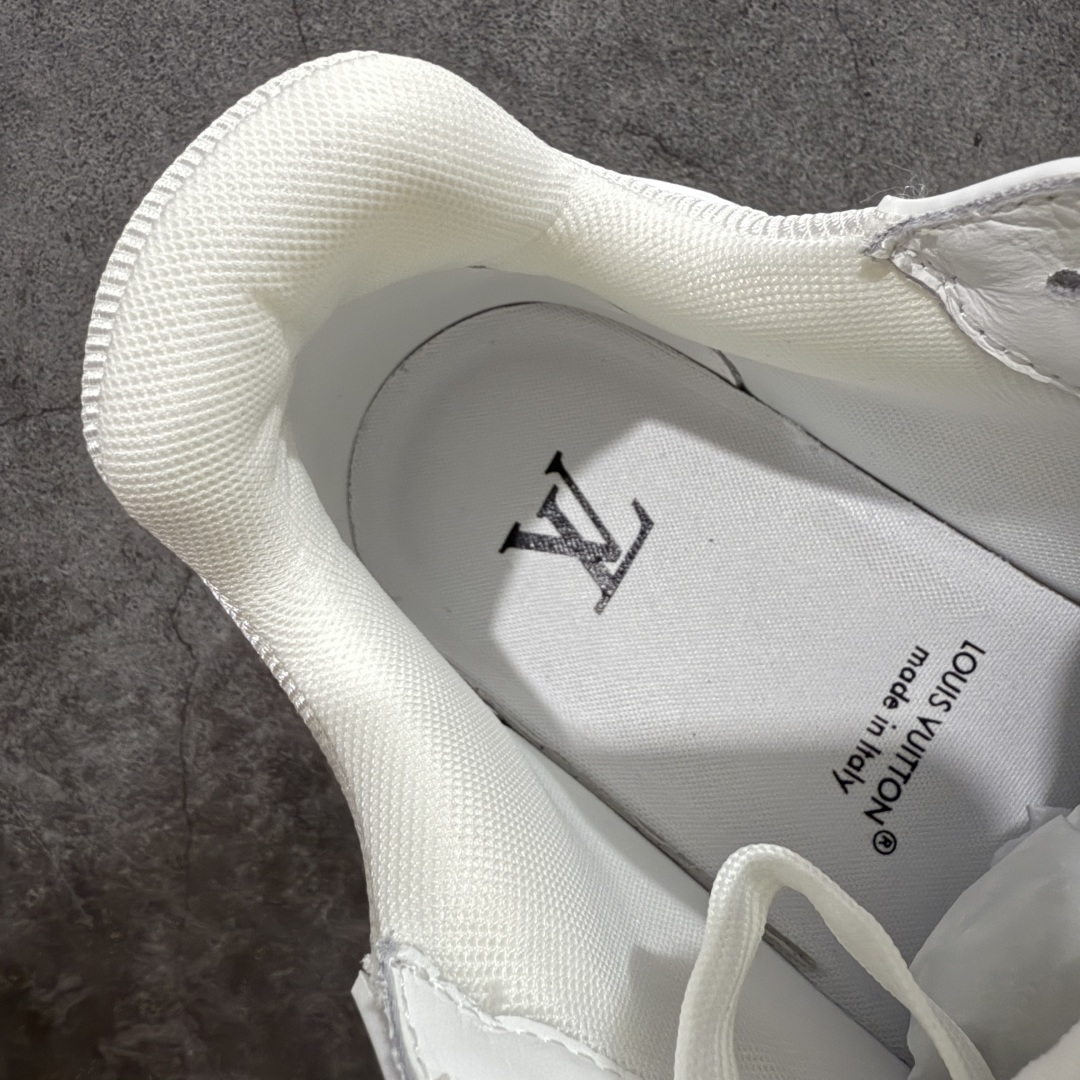 图片[8]-【天花板/Goat版】 市场最强版 没有之一的存在💪🏻 Louis Vuitton LV Trainer 系列全新版上架 手里有正品的可以对比下🆚懂货的看细节‼️ 此版品质是市场从未达到的新高度！ 整体版型 皮料 牛仔布的色差 压花纹路清晰度 后跟版型等等 都可以自行对比[机智]吊打市场所有货，怒甩十条街的那种，直接来正品对比图🆚，欢迎拿市场各大工厂的货来对比！ 尺码：35-45码-选品中心