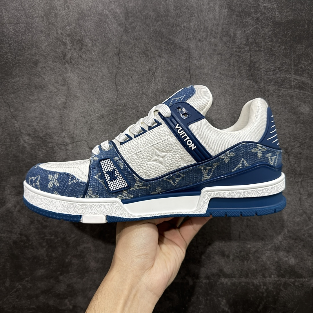 图片[2]-【天花板/Goat版】 市场最强版 没有之一的存在💪🏻 Louis Vuitton LV Trainer 系列全新版上架 手里有正品的可以对比下🆚懂货的看细节‼️ 此版品质是市场从未达到的新高度！ 整体版型 皮料 牛仔布的色差 压花纹路清晰度 后跟版型等等 都可以自行对比[机智]吊打市场所有货，怒甩十条街的那种，直接来正品对比图🆚，欢迎拿市场各大工厂的货来对比！ 尺码：35-45码-选品中心