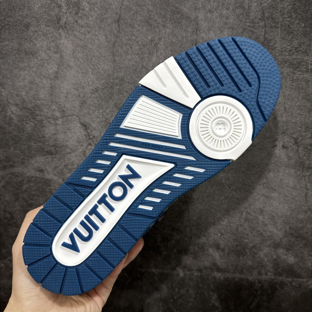 图片[9]-【天花板/Goat版】 市场最强版 没有之一的存在💪🏻 Louis Vuitton LV Trainer 系列全新版上架 手里有正品的可以对比下🆚懂货的看细节‼️ 此版品质是市场从未达到的新高度！ 整体版型 皮料 牛仔布的色差 压花纹路清晰度 后跟版型等等 都可以自行对比[机智]吊打市场所有货，怒甩十条街的那种，直接来正品对比图🆚，欢迎拿市场各大工厂的货来对比！ 尺码：35-45码-选品中心