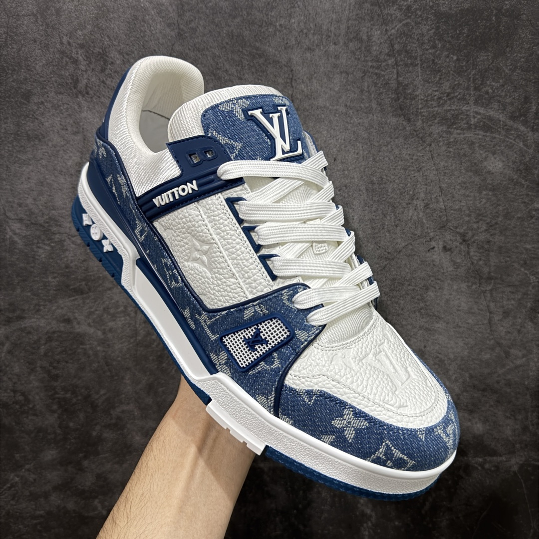 图片[3]-【天花板/Goat版】 市场最强版 没有之一的存在💪🏻 Louis Vuitton LV Trainer 系列全新版上架 手里有正品的可以对比下🆚懂货的看细节‼️ 此版品质是市场从未达到的新高度！ 整体版型 皮料 牛仔布的色差 压花纹路清晰度 后跟版型等等 都可以自行对比[机智]吊打市场所有货，怒甩十条街的那种，直接来正品对比图🆚，欢迎拿市场各大工厂的货来对比！ 尺码：35-45码-选品中心