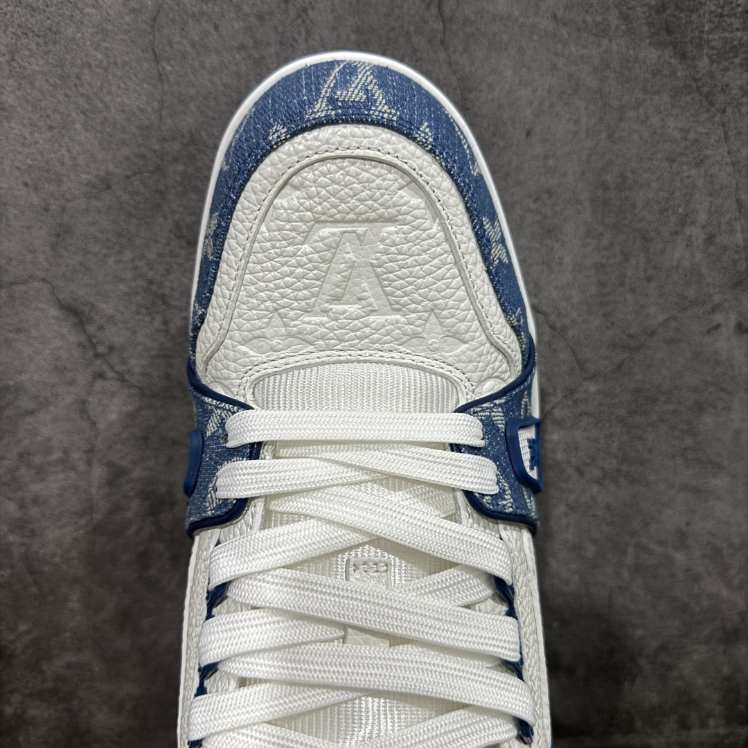 图片[5]-【天花板/Goat版】 市场最强版 没有之一的存在💪🏻 Louis Vuitton LV Trainer 系列全新版上架 手里有正品的可以对比下🆚懂货的看细节‼️ 此版品质是市场从未达到的新高度！ 整体版型 皮料 牛仔布的色差 压花纹路清晰度 后跟版型等等 都可以自行对比[机智]吊打市场所有货，怒甩十条街的那种，直接来正品对比图🆚，欢迎拿市场各大工厂的货来对比！ 尺码：35-45码-选品中心