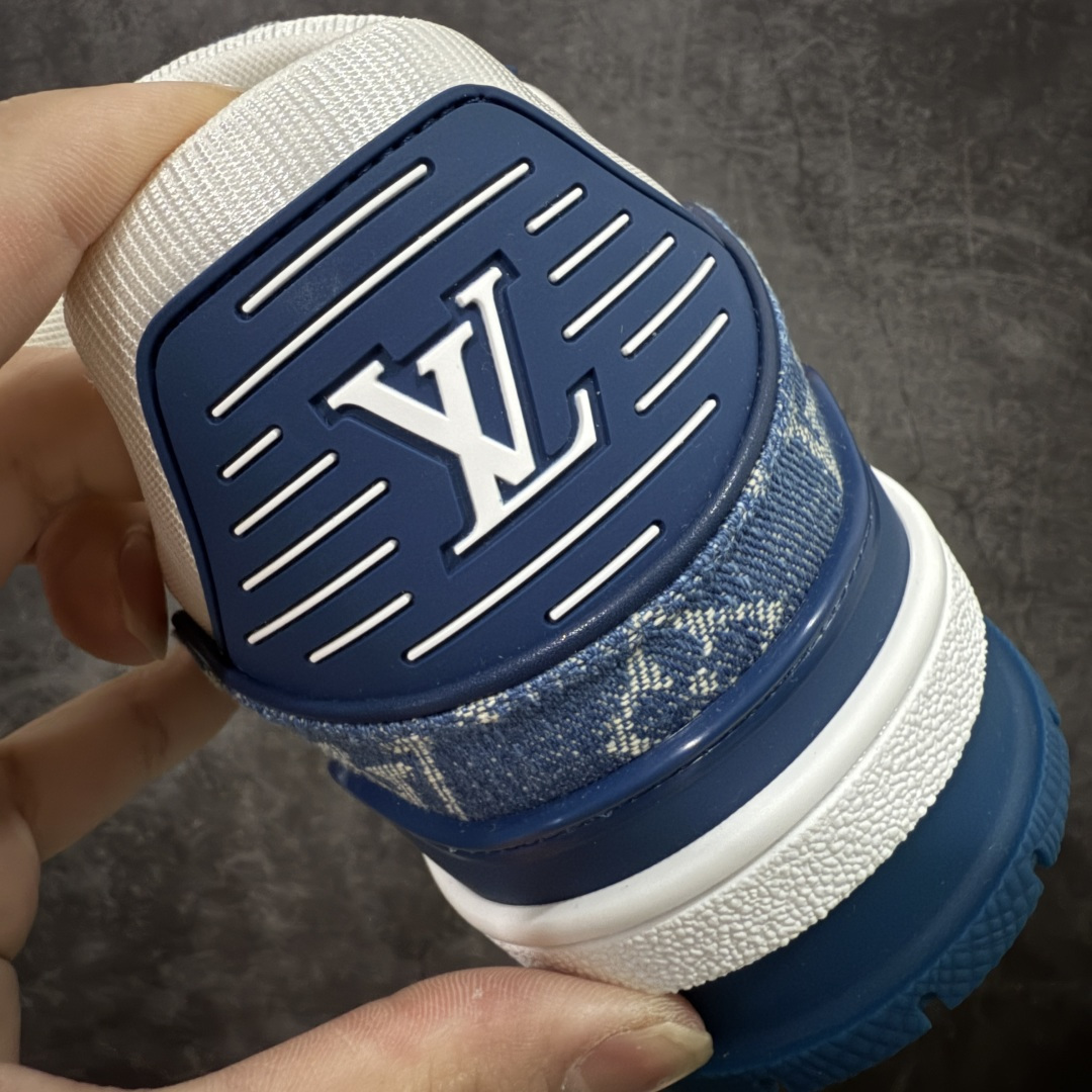 图片[2]-【天花板/Goat版】 市场最强版 没有之一的存在💪🏻 Louis Vuitton LV Trainer 系列全新版上架 手里有正品的可以对比下🆚懂货的看细节‼️ 此版品质是市场从未达到的新高度！ 整体版型 皮料 牛仔布的色差 压花纹路清晰度 后跟版型等等 都可以自行对比[机智]吊打市场所有货，怒甩十条街的那种，直接来正品对比图🆚，欢迎拿市场各大工厂的货来对比！ 尺码：35-45码-选品中心