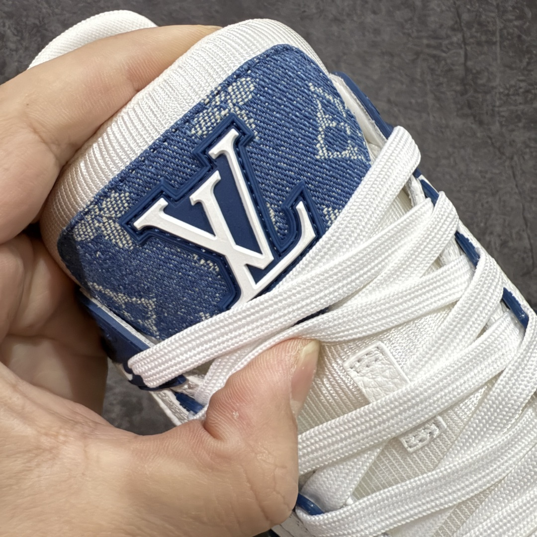 图片[6]-【天花板/Goat版】 市场最强版 没有之一的存在💪🏻 Louis Vuitton LV Trainer 系列全新版上架 手里有正品的可以对比下🆚懂货的看细节‼️ 此版品质是市场从未达到的新高度！ 整体版型 皮料 牛仔布的色差 压花纹路清晰度 后跟版型等等 都可以自行对比[机智]吊打市场所有货，怒甩十条街的那种，直接来正品对比图🆚，欢迎拿市场各大工厂的货来对比！ 尺码：35-45码-选品中心