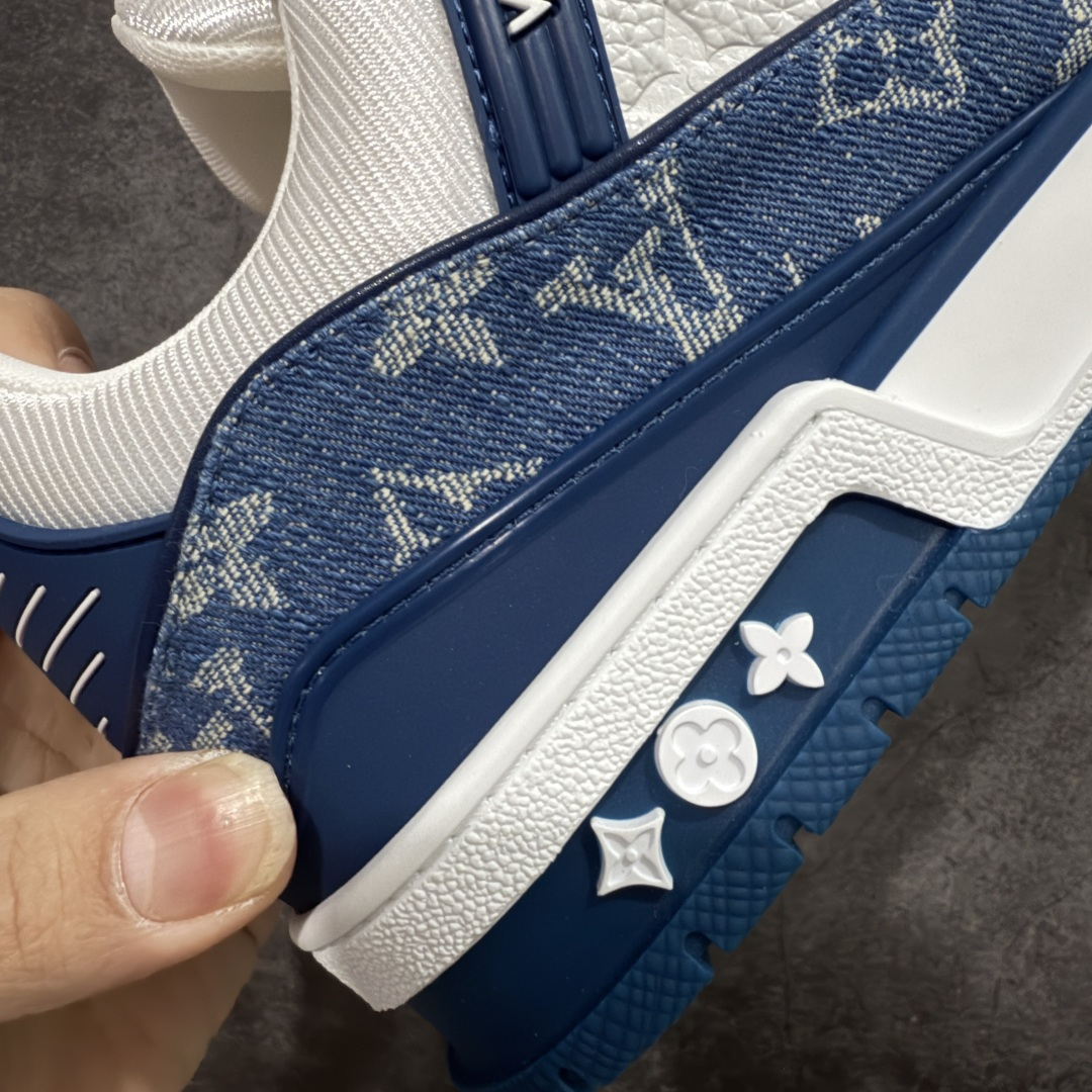 图片[3]-【天花板/Goat版】 市场最强版 没有之一的存在💪🏻 Louis Vuitton LV Trainer 系列全新版上架 手里有正品的可以对比下🆚懂货的看细节‼️ 此版品质是市场从未达到的新高度！ 整体版型 皮料 牛仔布的色差 压花纹路清晰度 后跟版型等等 都可以自行对比[机智]吊打市场所有货，怒甩十条街的那种，直接来正品对比图🆚，欢迎拿市场各大工厂的货来对比！ 尺码：35-45码-选品中心