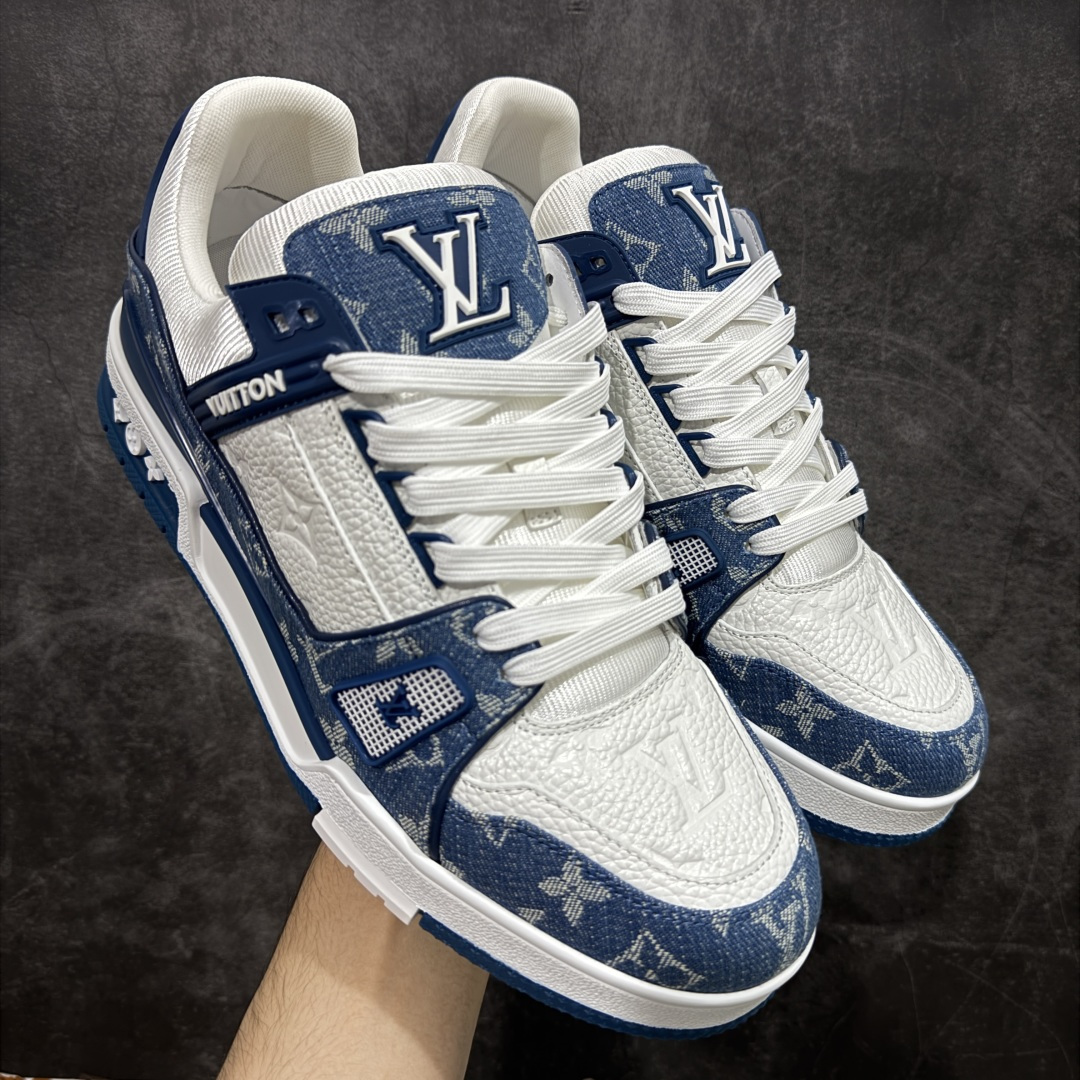 【天花板/Goat版】 市场最强版 没有之一的存在💪🏻 Louis Vuitton LV Trainer 系列全新版上架 手里有正品的可以对比下🆚懂货的看细节‼️ 此版品质是市场从未达到的新高度！ 整体版型 皮料 牛仔布的色差 压花纹路清晰度 后跟版型等等 都可以自行对比[机智]吊打市场所有货，怒甩十条街的那种，直接来正品对比图🆚，欢迎拿市场各大工厂的货来对比！ 尺码：35-45码-选品中心