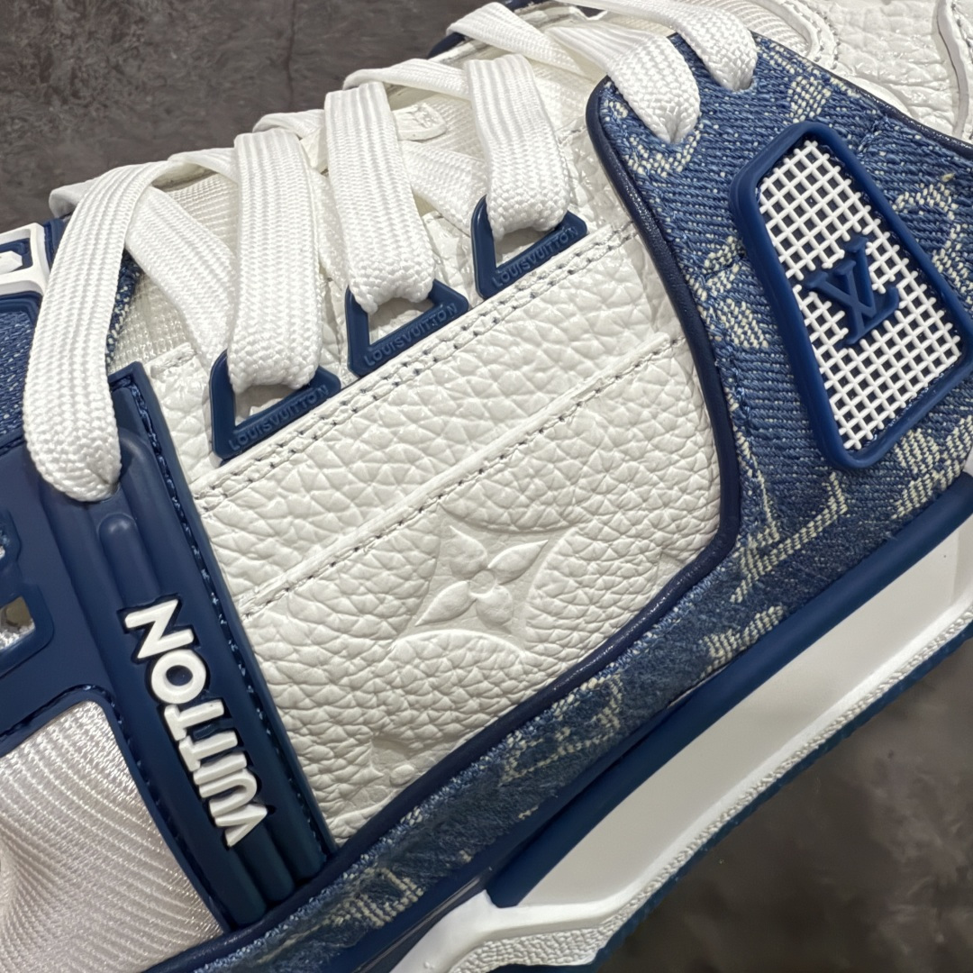 图片[4]-【天花板/Goat版】 市场最强版 没有之一的存在💪🏻 Louis Vuitton LV Trainer 系列全新版上架 手里有正品的可以对比下🆚懂货的看细节‼️ 此版品质是市场从未达到的新高度！ 整体版型 皮料 牛仔布的色差 压花纹路清晰度 后跟版型等等 都可以自行对比[机智]吊打市场所有货，怒甩十条街的那种，直接来正品对比图🆚，欢迎拿市场各大工厂的货来对比！ 尺码：35-45码-选品中心