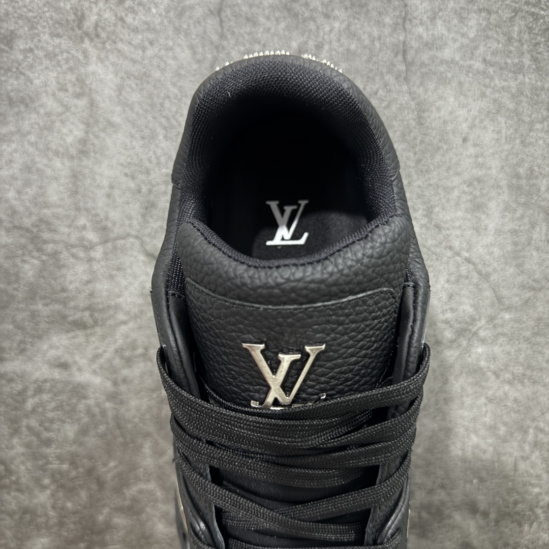 图片[8]-【天花板/Goat版】 市场最强版 没有之一的存在💪🏻 Louis Vuitton LV Trainer 系列全新版上架 手里有正品的可以对比下🆚懂货的看细节‼️ 此版品质是市场从未达到的新高度！ 整体版型 皮料 牛仔布的色差 压花纹路清晰度 后跟版型等等 都可以自行对比[机智]吊打市场所有货，怒甩十条街的那种，直接来正品对比图🆚，欢迎拿市场各大工厂的货来对比！ 尺码：35-45码-选品中心