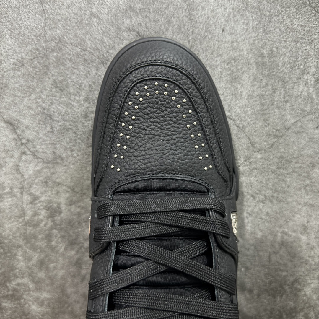 图片[5]-【天花板/Goat版】 市场最强版 没有之一的存在💪🏻 Louis Vuitton LV Trainer 系列全新版上架 手里有正品的可以对比下🆚懂货的看细节‼️ 此版品质是市场从未达到的新高度！ 整体版型 皮料 牛仔布的色差 压花纹路清晰度 后跟版型等等 都可以自行对比[机智]吊打市场所有货，怒甩十条街的那种，直接来正品对比图🆚，欢迎拿市场各大工厂的货来对比！ 尺码：35-45码-选品中心