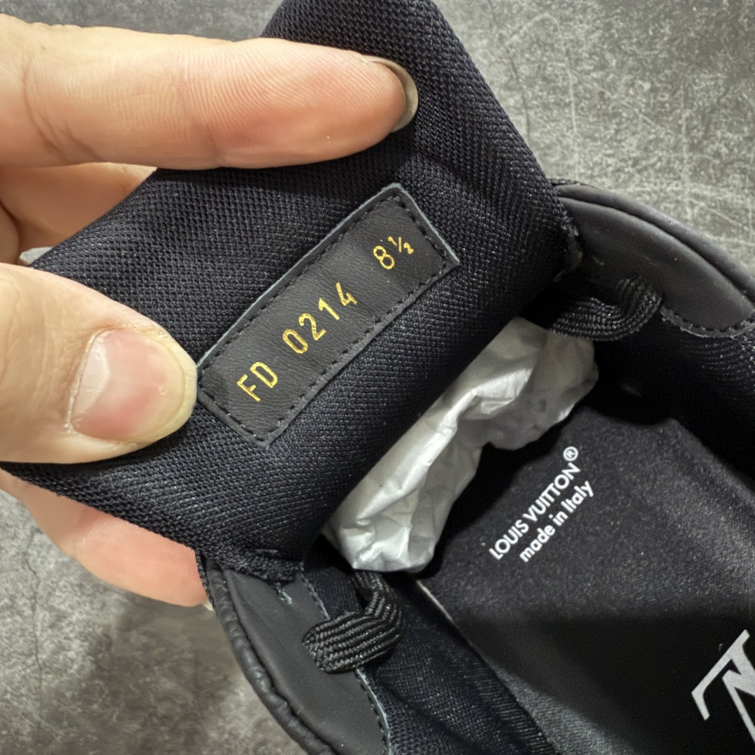 图片[7]-【天花板/Goat版】 市场最强版 没有之一的存在💪🏻 Louis Vuitton LV Trainer 系列全新版上架 手里有正品的可以对比下🆚懂货的看细节‼️ 此版品质是市场从未达到的新高度！ 整体版型 皮料 牛仔布的色差 压花纹路清晰度 后跟版型等等 都可以自行对比[机智]吊打市场所有货，怒甩十条街的那种，直接来正品对比图🆚，欢迎拿市场各大工厂的货来对比！ 尺码：35-45码-选品中心