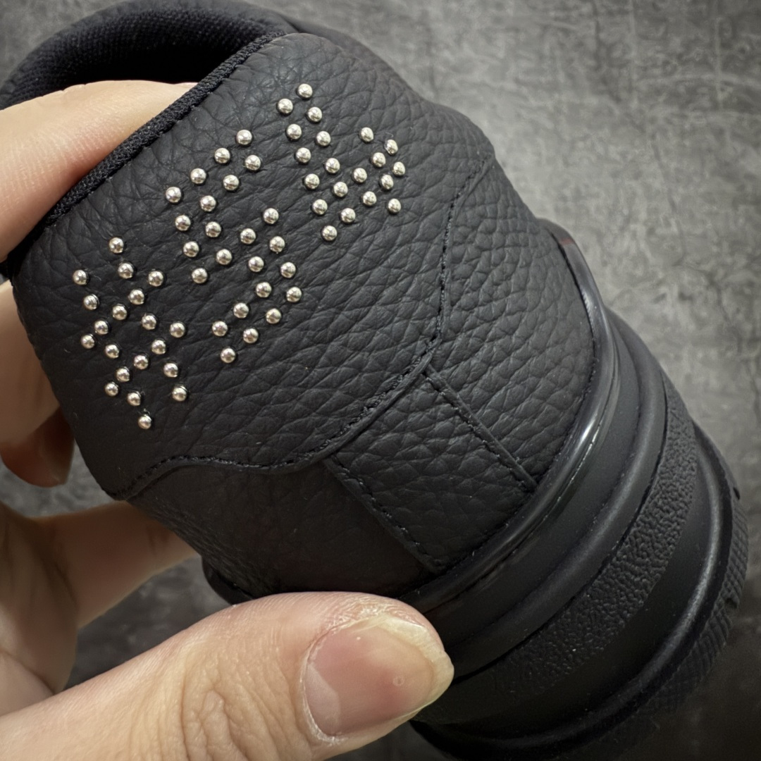 图片[2]-【天花板/Goat版】 市场最强版 没有之一的存在💪🏻 Louis Vuitton LV Trainer 系列全新版上架 手里有正品的可以对比下🆚懂货的看细节‼️ 此版品质是市场从未达到的新高度！ 整体版型 皮料 牛仔布的色差 压花纹路清晰度 后跟版型等等 都可以自行对比[机智]吊打市场所有货，怒甩十条街的那种，直接来正品对比图🆚，欢迎拿市场各大工厂的货来对比！ 尺码：35-45码-选品中心