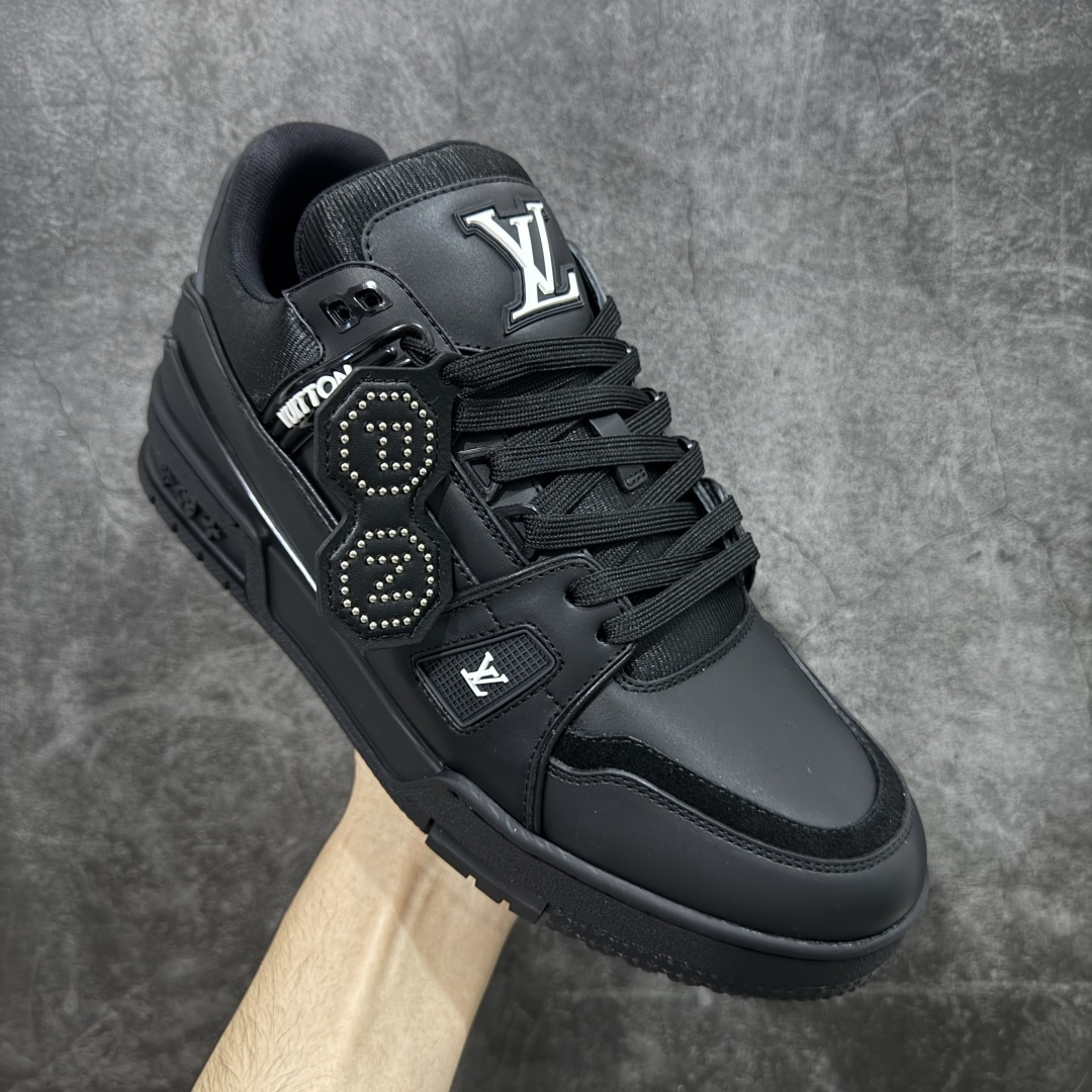 图片[3]-【天花板/Goat版】 市场最强版 没有之一的存在💪🏻 Louis Vuitton LV Trainer 系列全新版上架 手里有正品的可以对比下🆚懂货的看细节‼️ 此版品质是市场从未达到的新高度！ 整体版型 皮料 牛仔布的色差 压花纹路清晰度 后跟版型等等 都可以自行对比[机智]吊打市场所有货，怒甩十条街的那种，直接来正品对比图🆚，欢迎拿市场各大工厂的货来对比！ 尺码：35-45码-选品中心