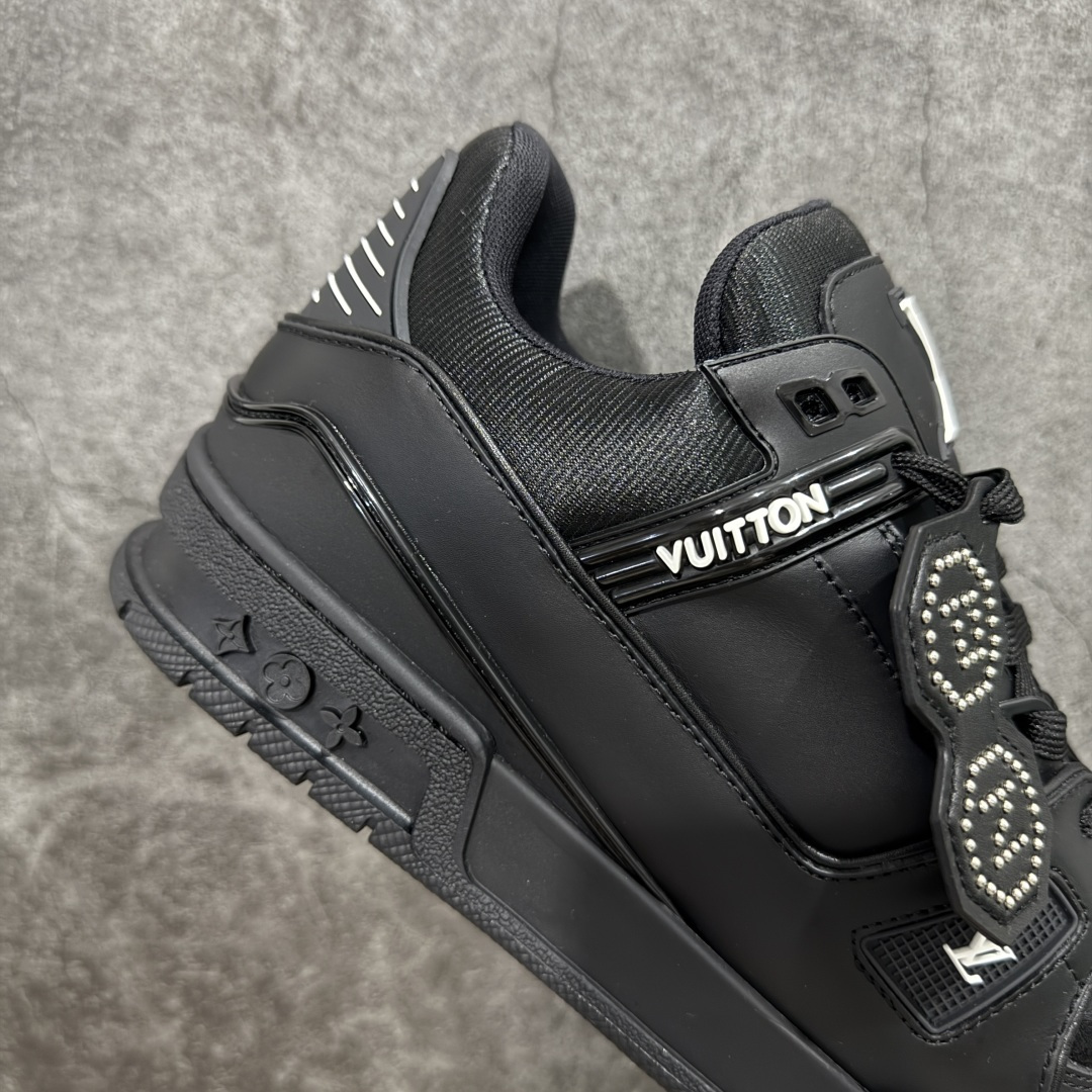 图片[7]-【天花板/Goat版】 市场最强版 没有之一的存在💪🏻 Louis Vuitton LV Trainer 系列全新版上架 手里有正品的可以对比下🆚懂货的看细节‼️ 此版品质是市场从未达到的新高度！ 整体版型 皮料 牛仔布的色差 压花纹路清晰度 后跟版型等等 都可以自行对比[机智]吊打市场所有货，怒甩十条街的那种，直接来正品对比图🆚，欢迎拿市场各大工厂的货来对比！ 尺码：35-45码-选品中心